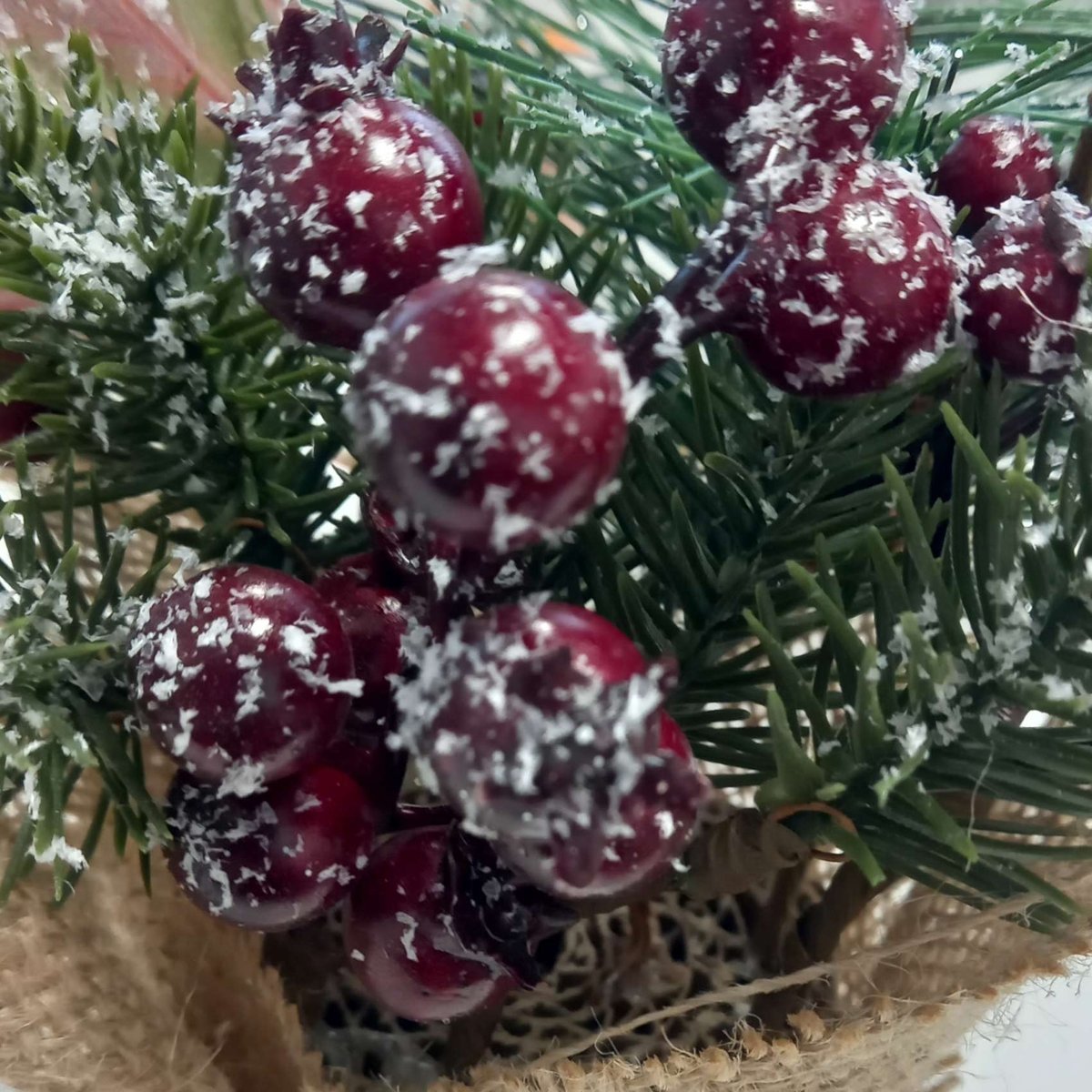 BCH Composition Fleurs Pot Juté multicolore, FEERIC LIGHTS & CHRISTMAS