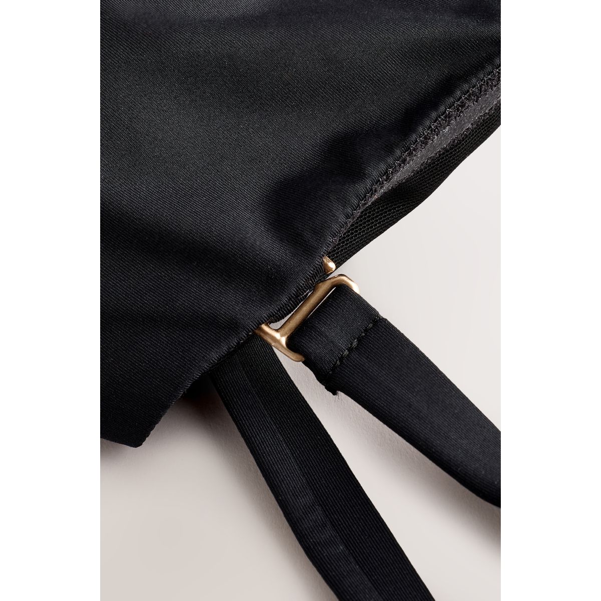 Maillot de bain bandeau gainant à torsade noir, NEXT