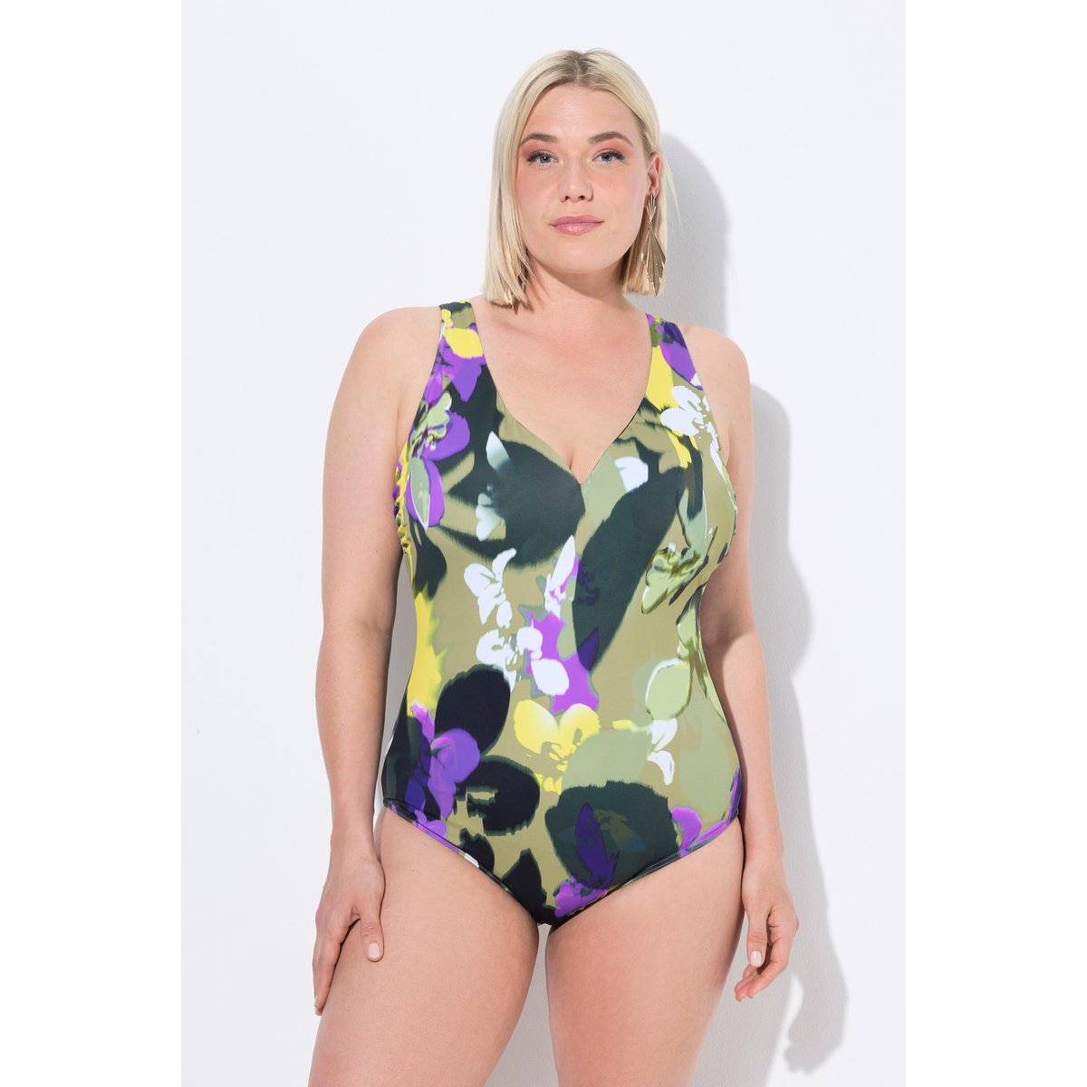 Maillot de bain à bonnets souples. Motif vert mousse, ULLA POPKEN