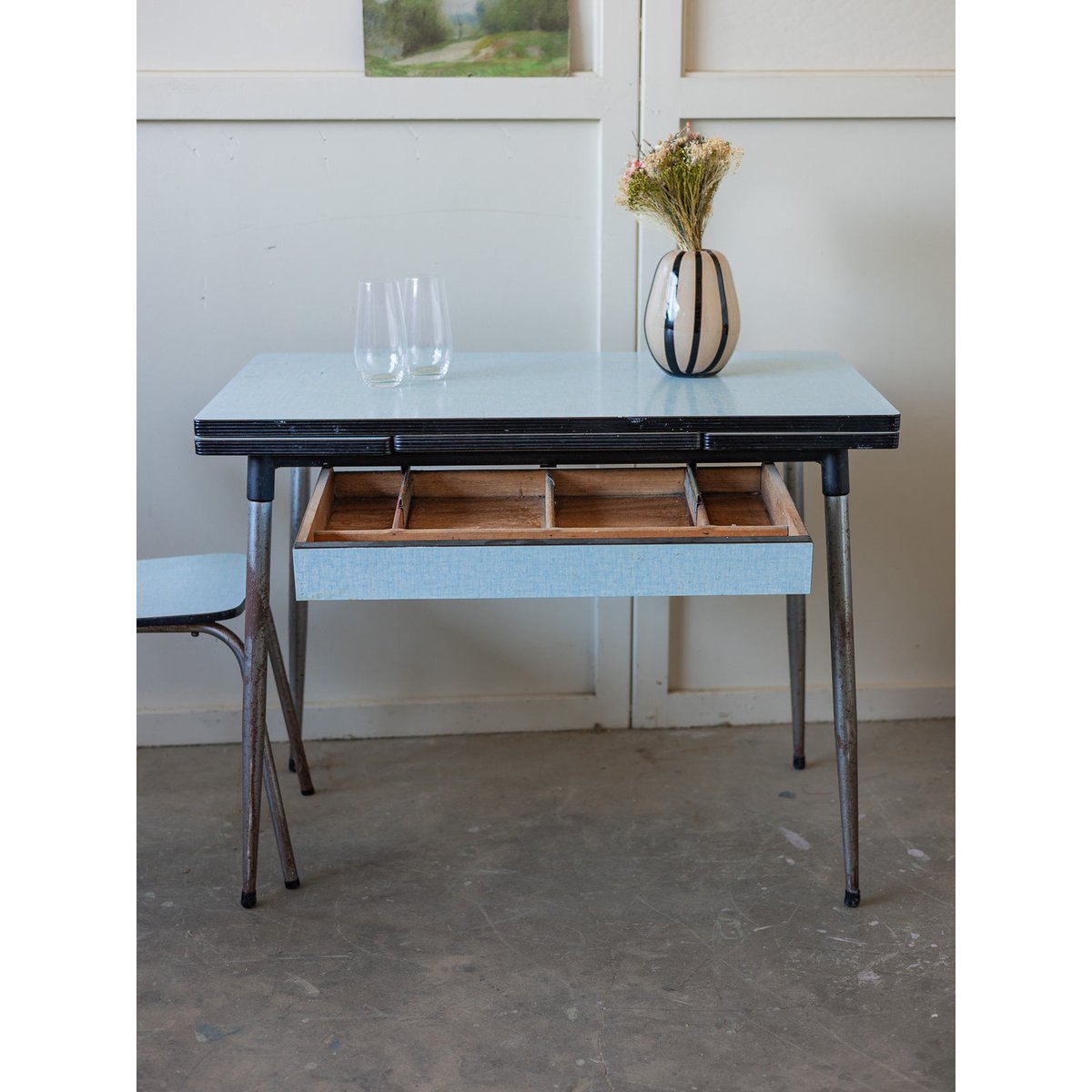 Table à manger en formica Karla N°1272 - Bon état bleu clair, DEBONGOUT