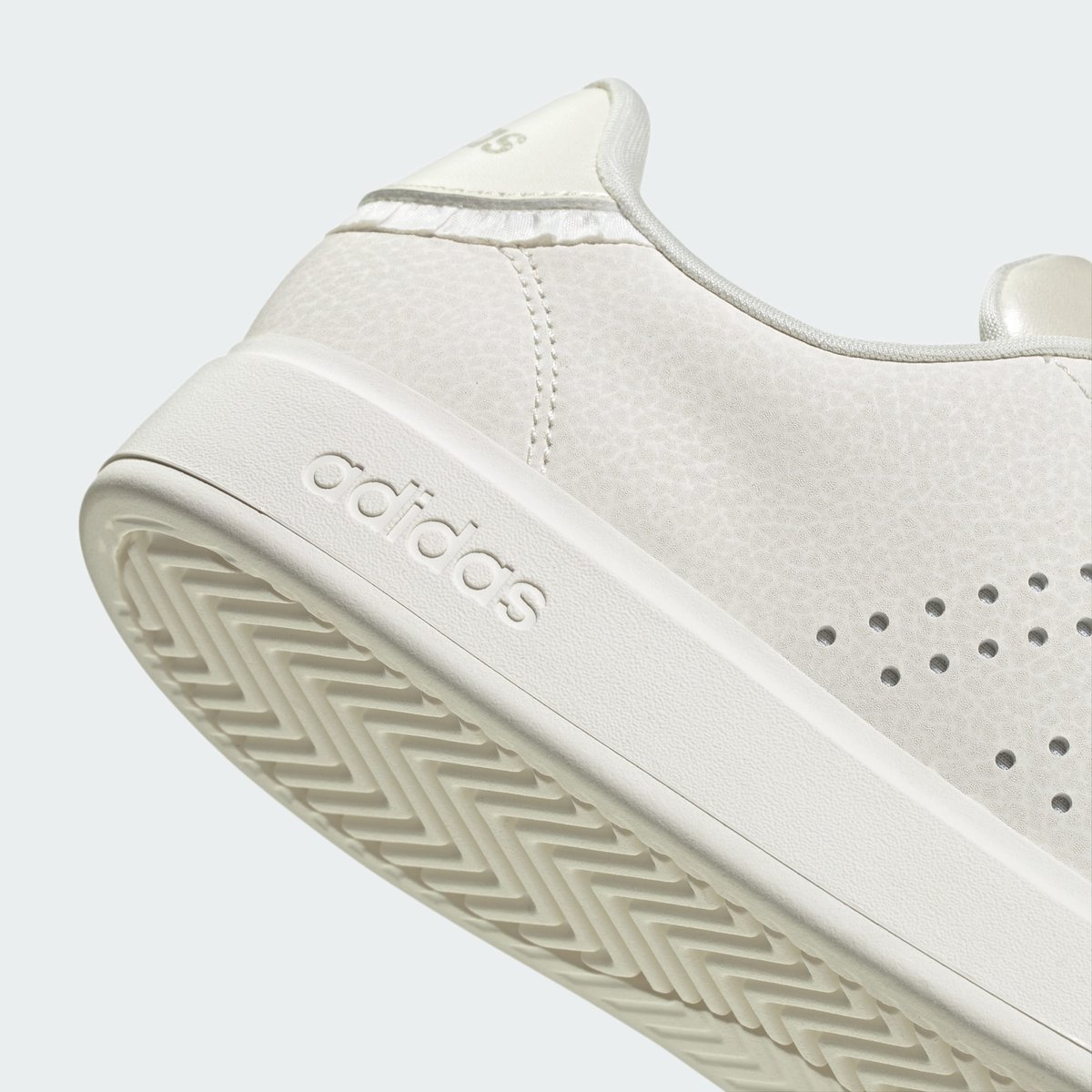 Chaussure Advantage 2.0 Chaussure Advantage 2.0 core white / core white / cyber metallic, ADIDAS SPORTSWEAR