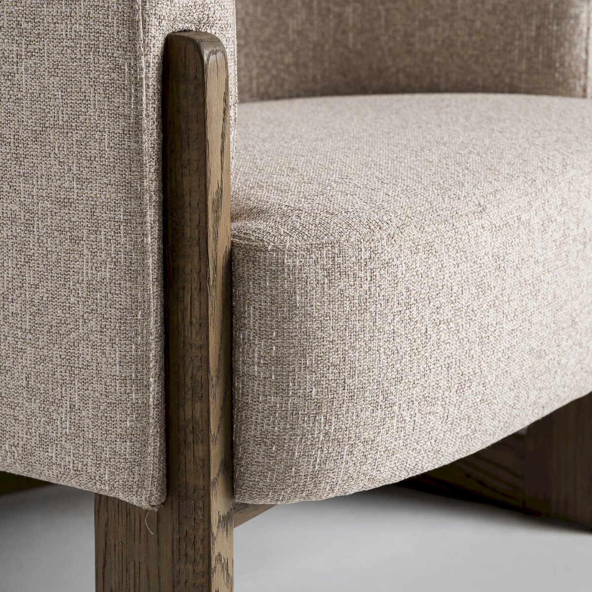 Fauteuil contemporain en frêne massif beige taupe et bois naturel, RECOLLECTION