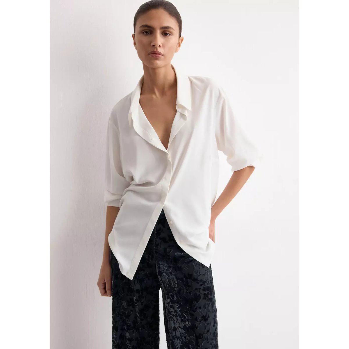 Pantalon droit dévoré bleu nuit, MANGO