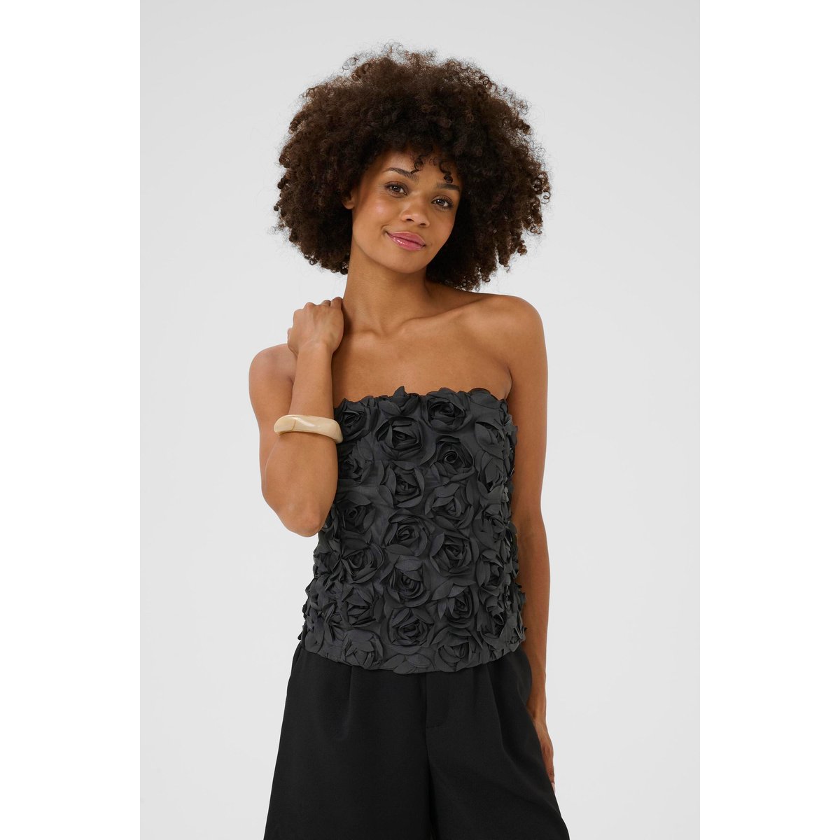 Corsage noir, CULTURE