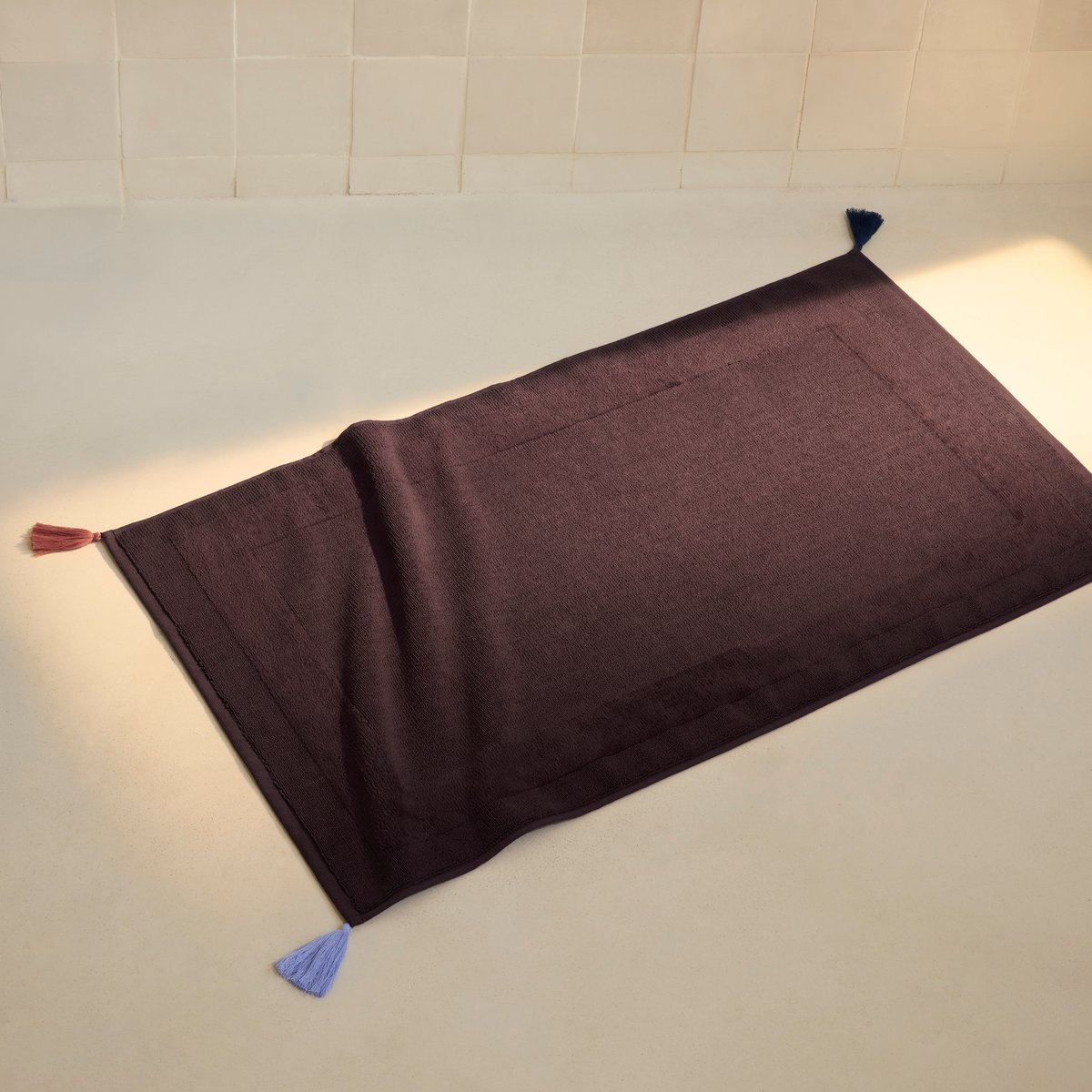Tapis de bain AMARA chocolat, CARRE BLANC