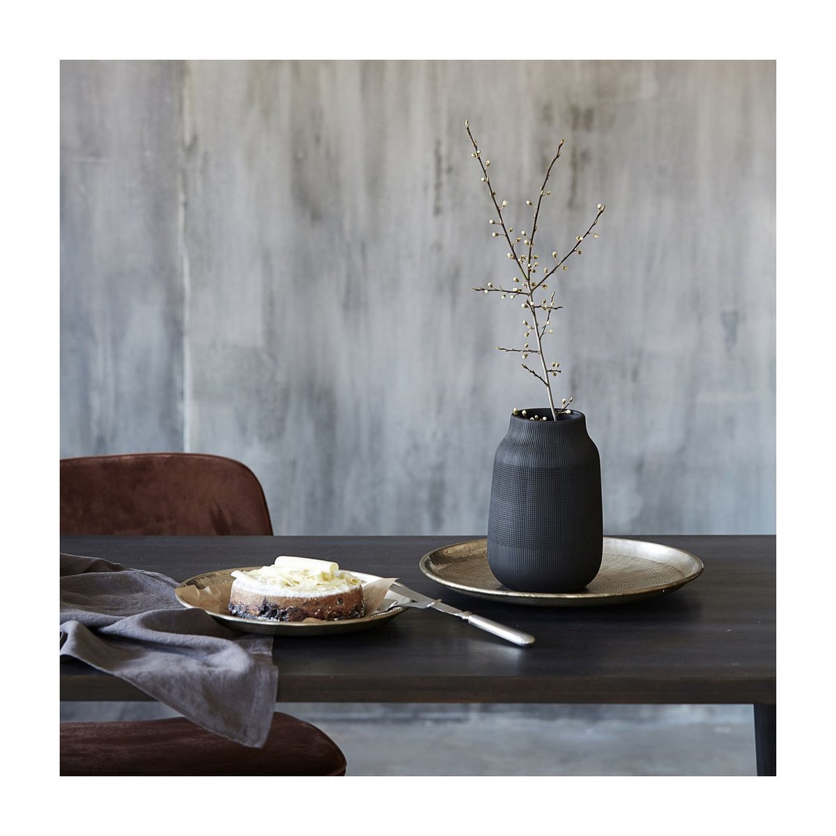 Vase Groove h 22 cm noir, HOUSE DOCTOR