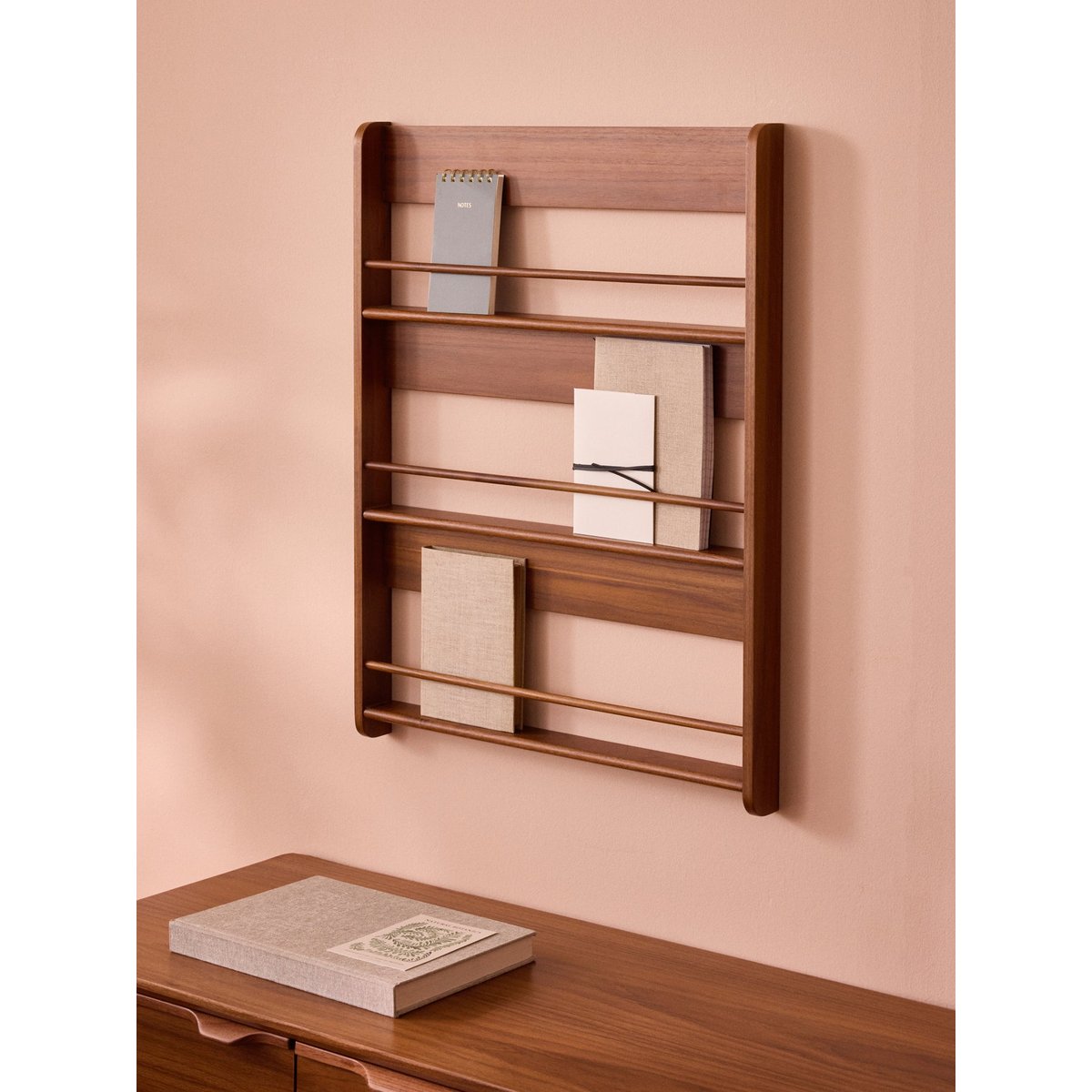 Etagère décorative porte-photos en bois de noyer bois noyer, CYRILLUS