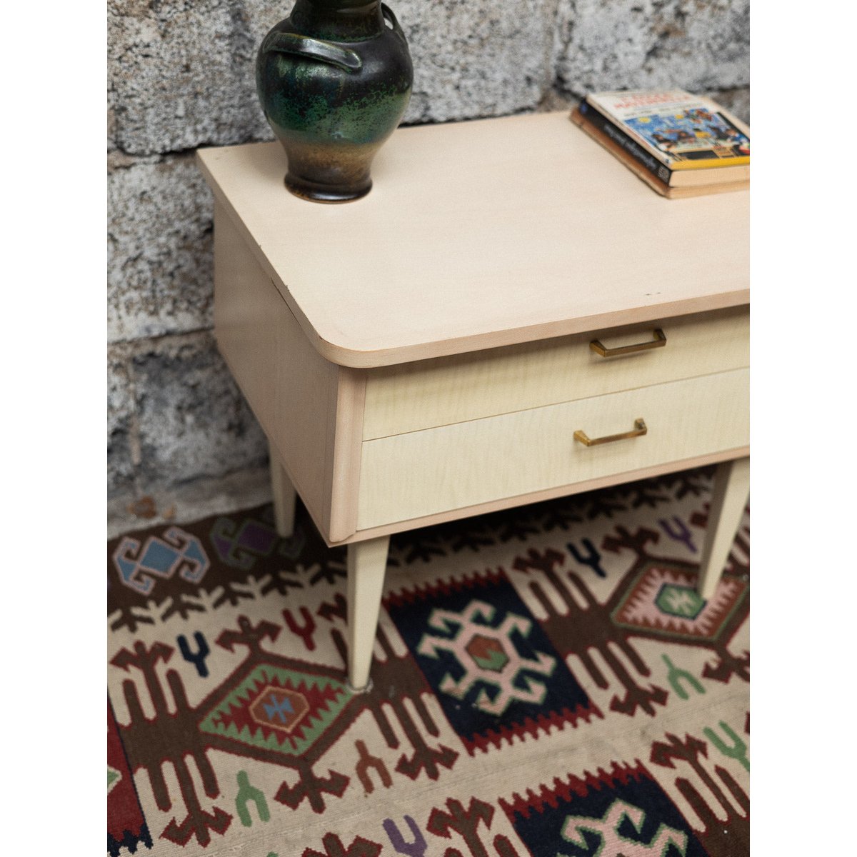 Paire de tables de chevets épurées Maïa N°1529 - Bon état beige, DEBONGOUT