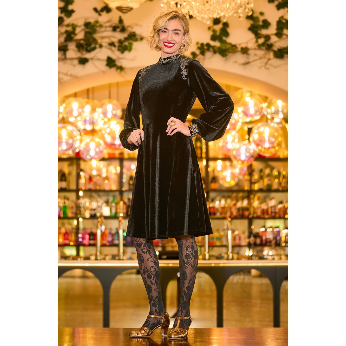 Robe Brodée en Velours Boutique noir, JOE BROWNS