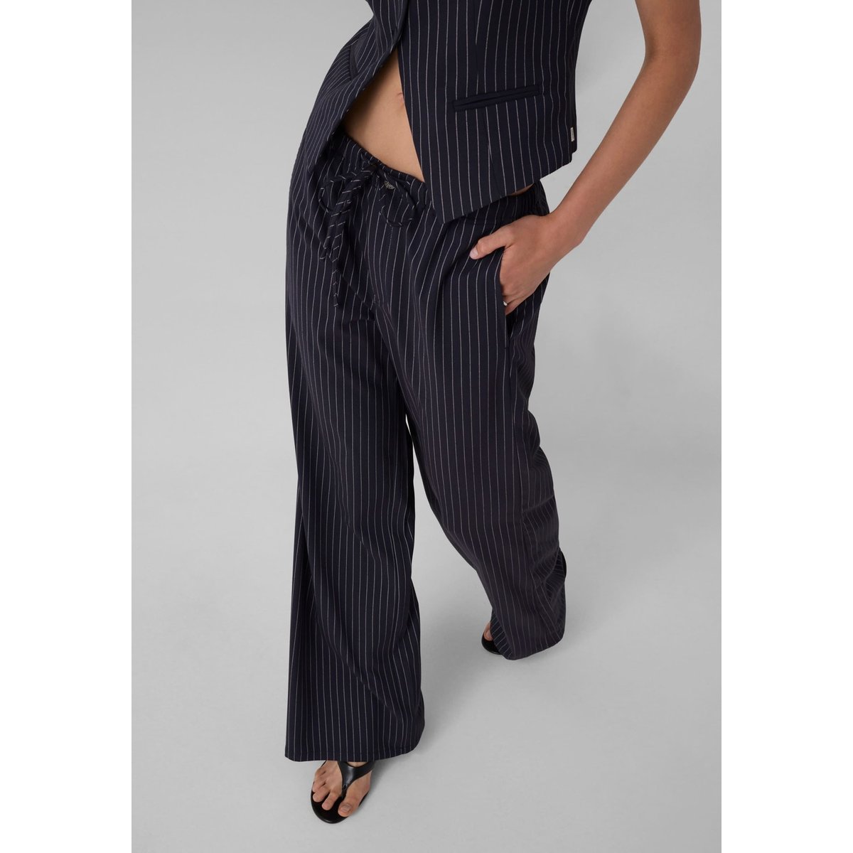 Pantalon À Fines Rayures Wide-Leg bleu foncé, GUESS