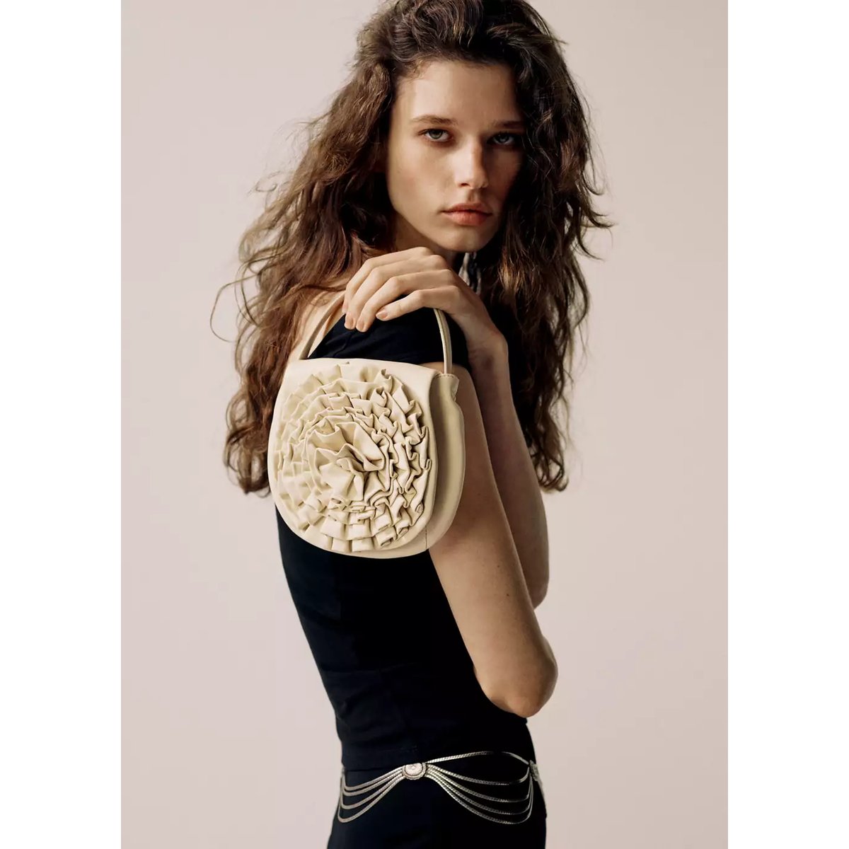 Sac à main en cuir fleur relief blanc cassé, MANGO
