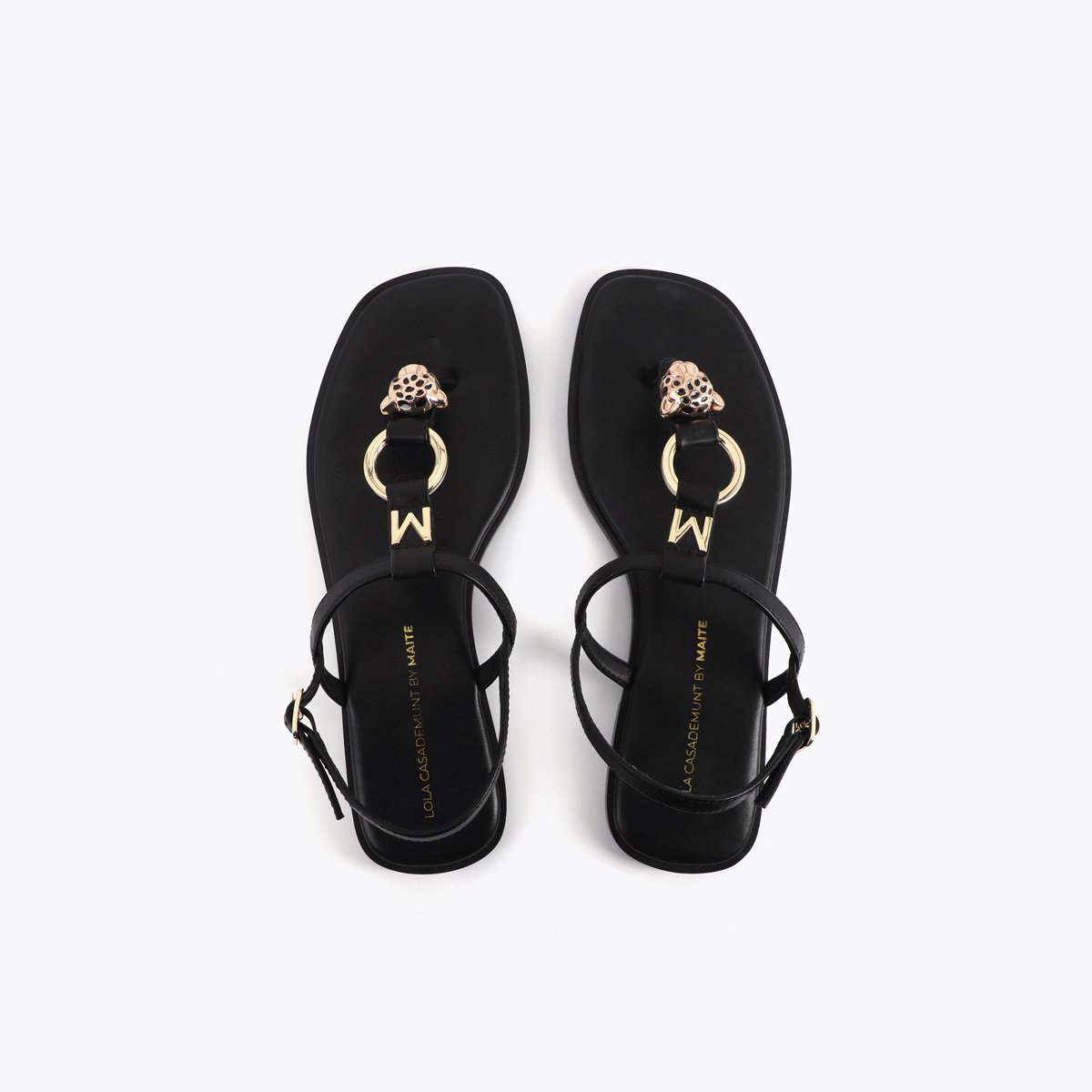 Sandales plates à bride avec anneau noir, LOLA CASADEMUNT