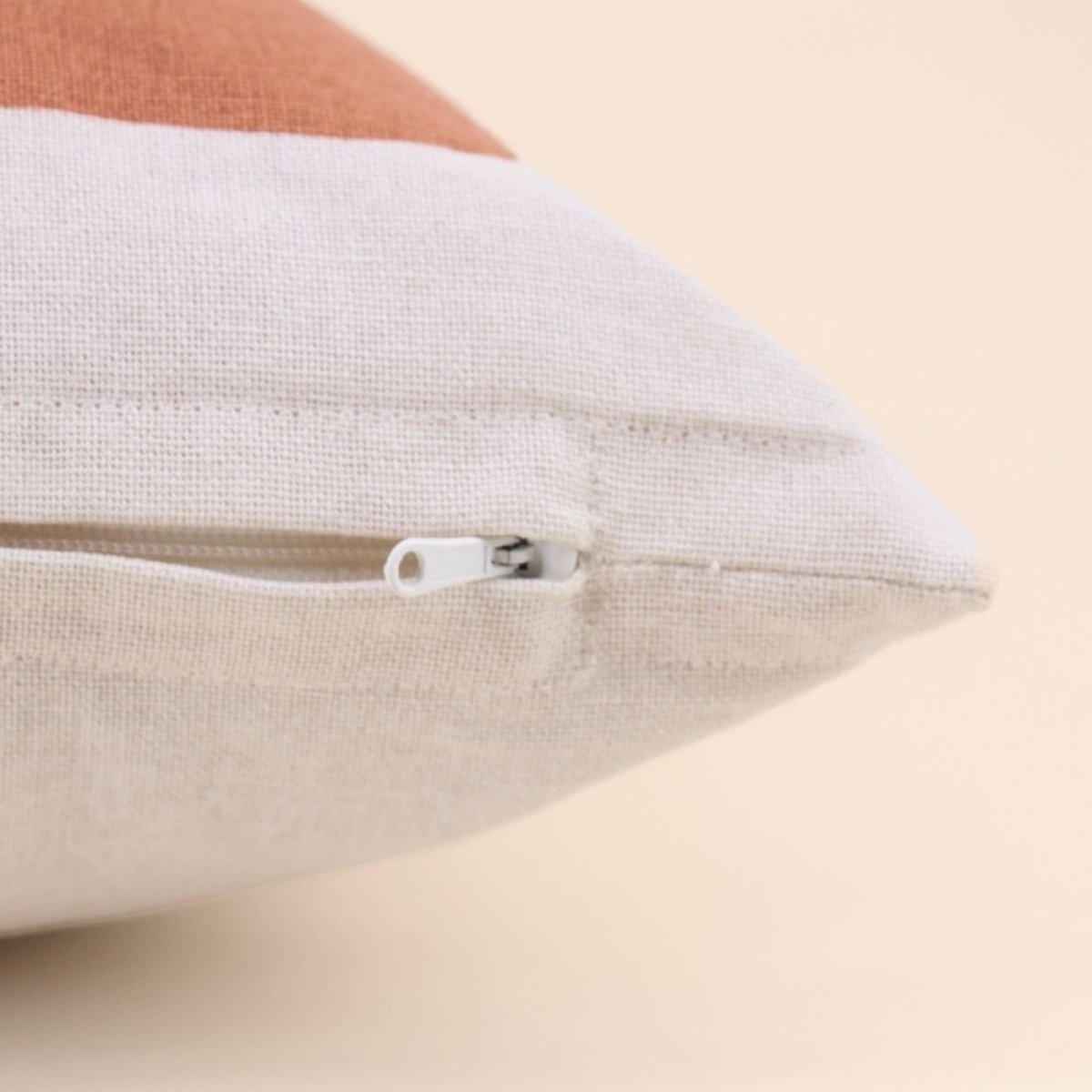 Coussin motifs géométriques 40cm blanc, ORNAMI