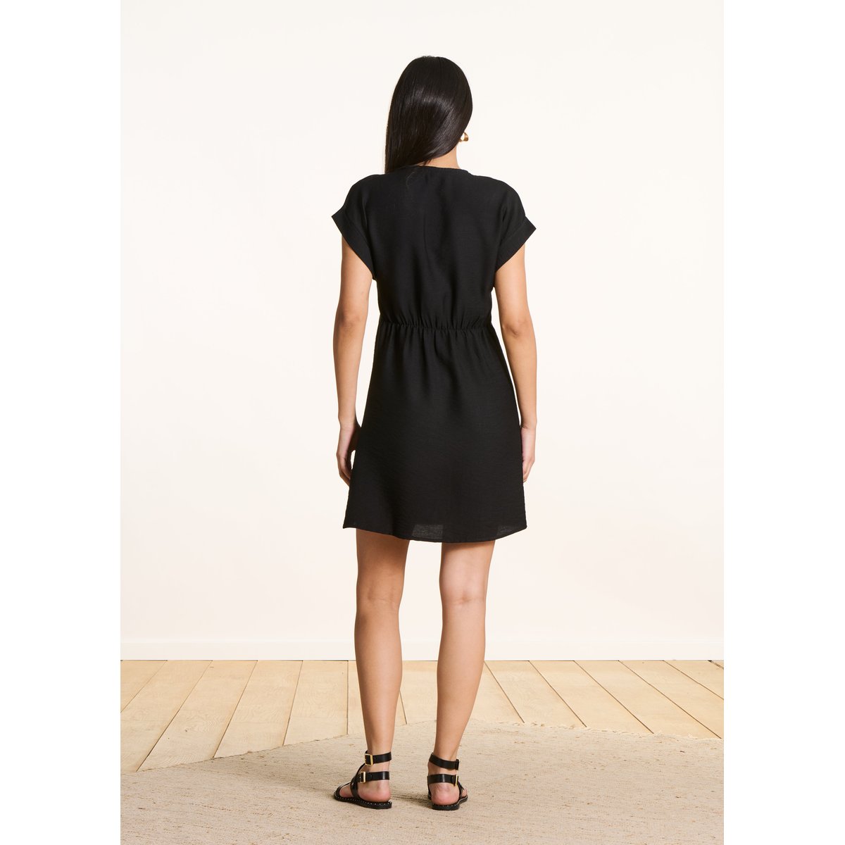 Robe courte col V avec boucle noir, LA FEE MARABOUTEE
