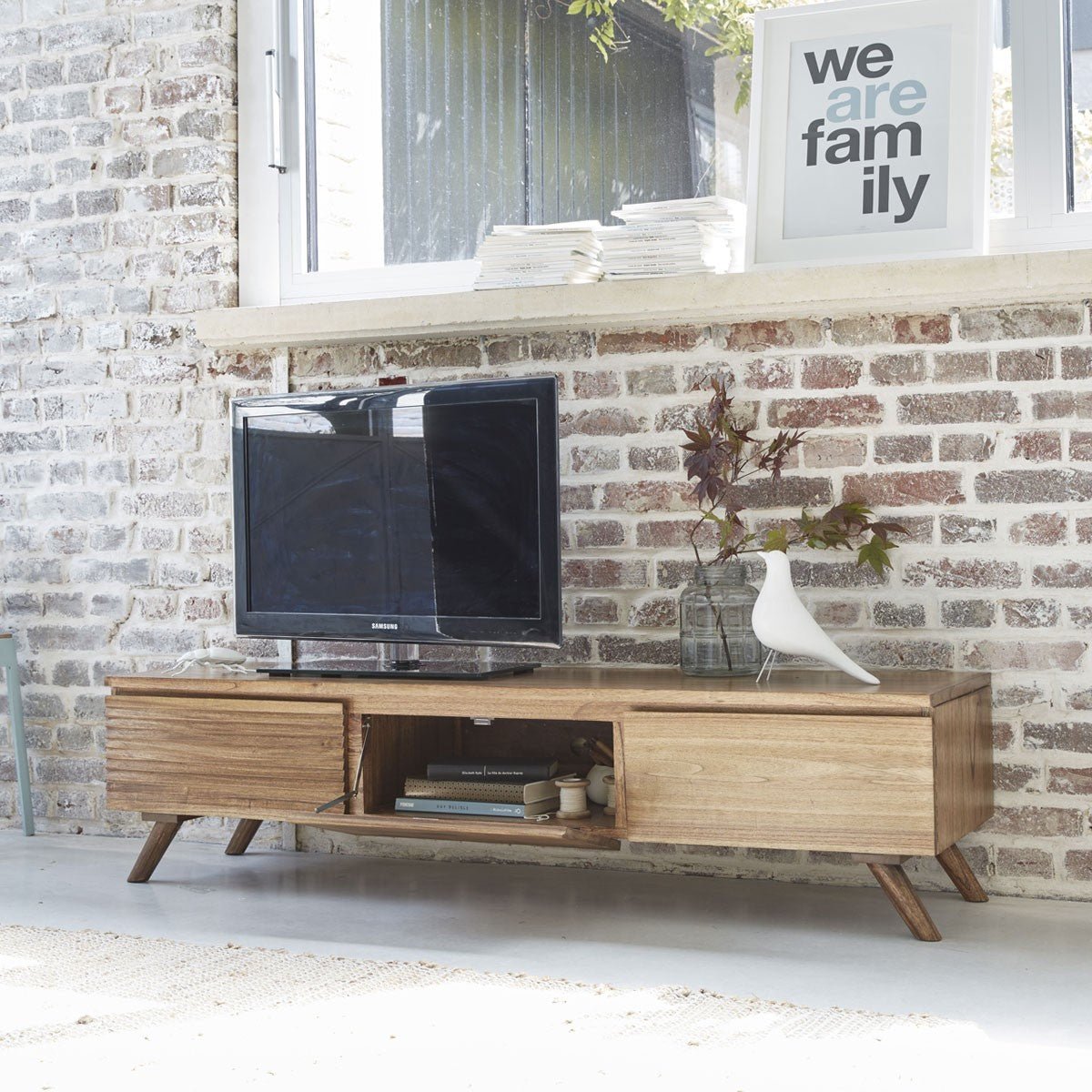 Meuble TV en bois massif 150 cm 3 portes  ODDA naturel, BERAH GETAH