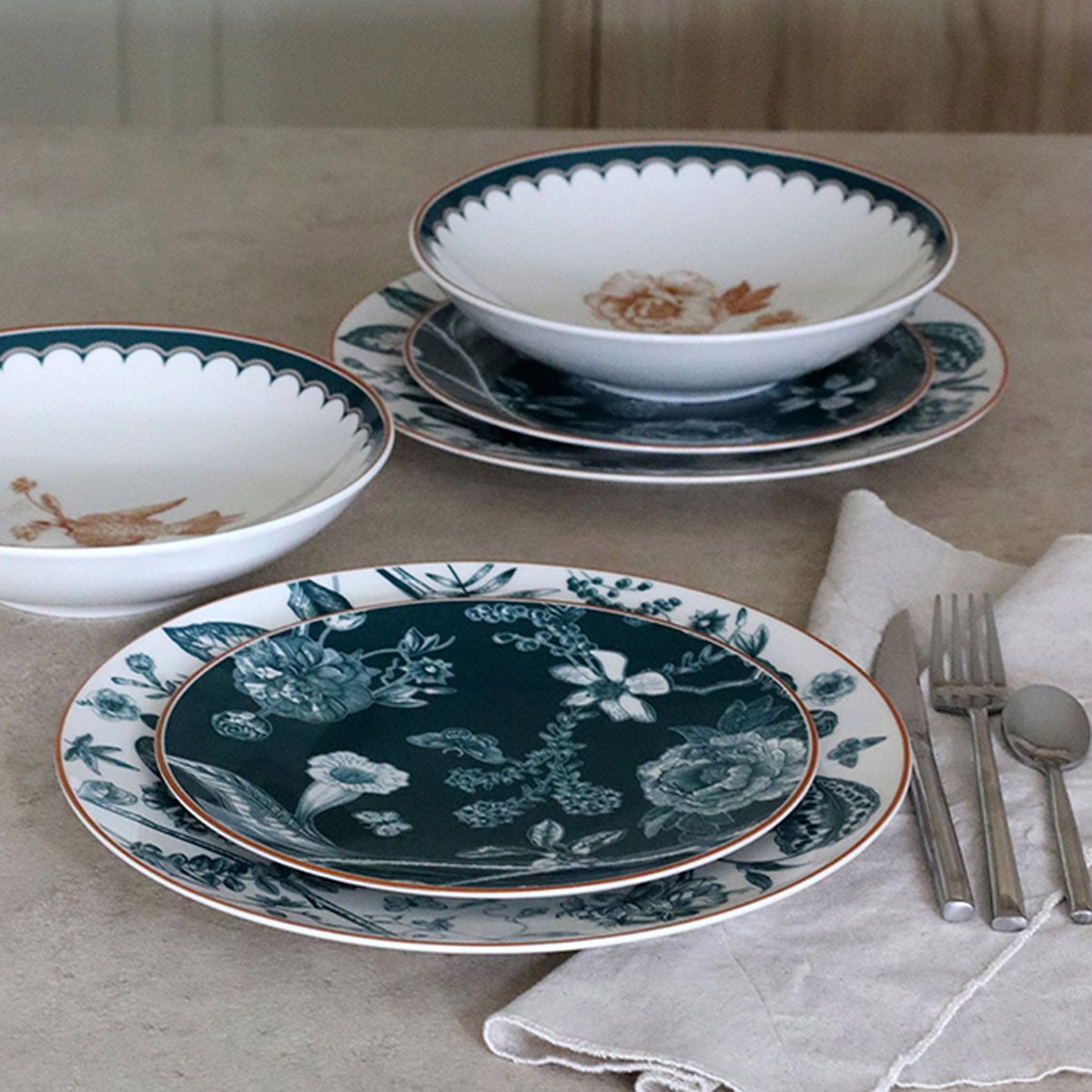 Service de table 36 pièces en porcelaine, BOTANIC motif fleuri, NOVASTYL