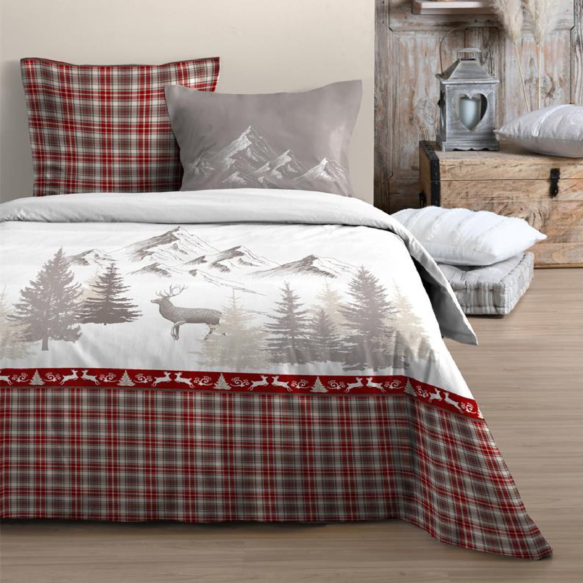 Parure de lit 3 pièces design montagne en coton rouge, LOVELY CASA