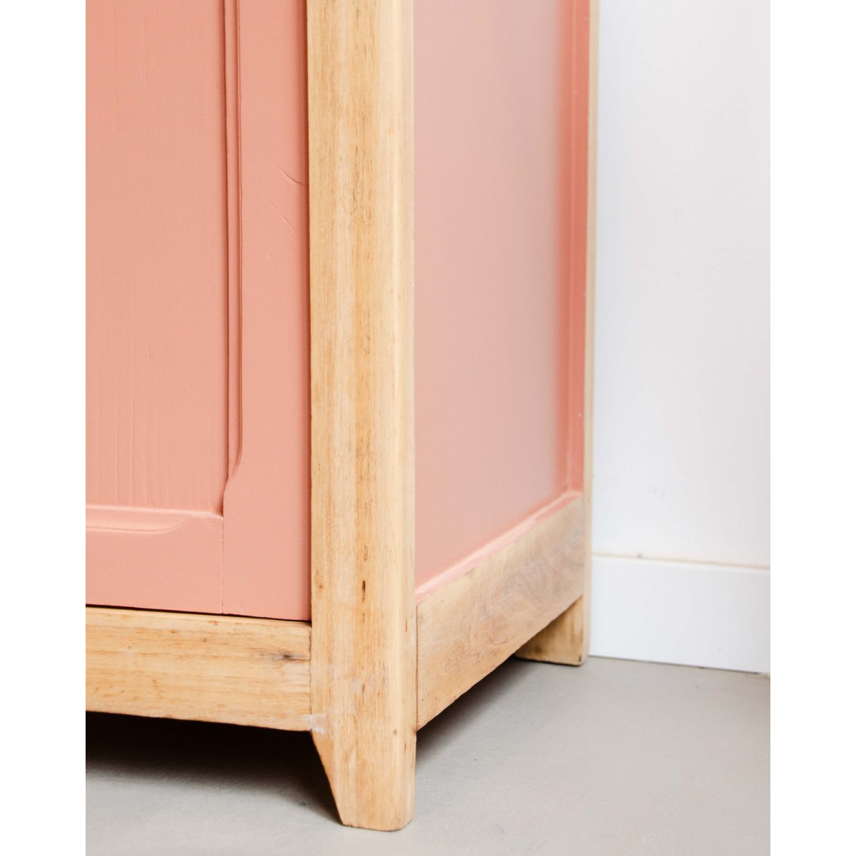 Table de chevet en hêtre Odile N°1398 - Bon état rose, DEBONGOUT