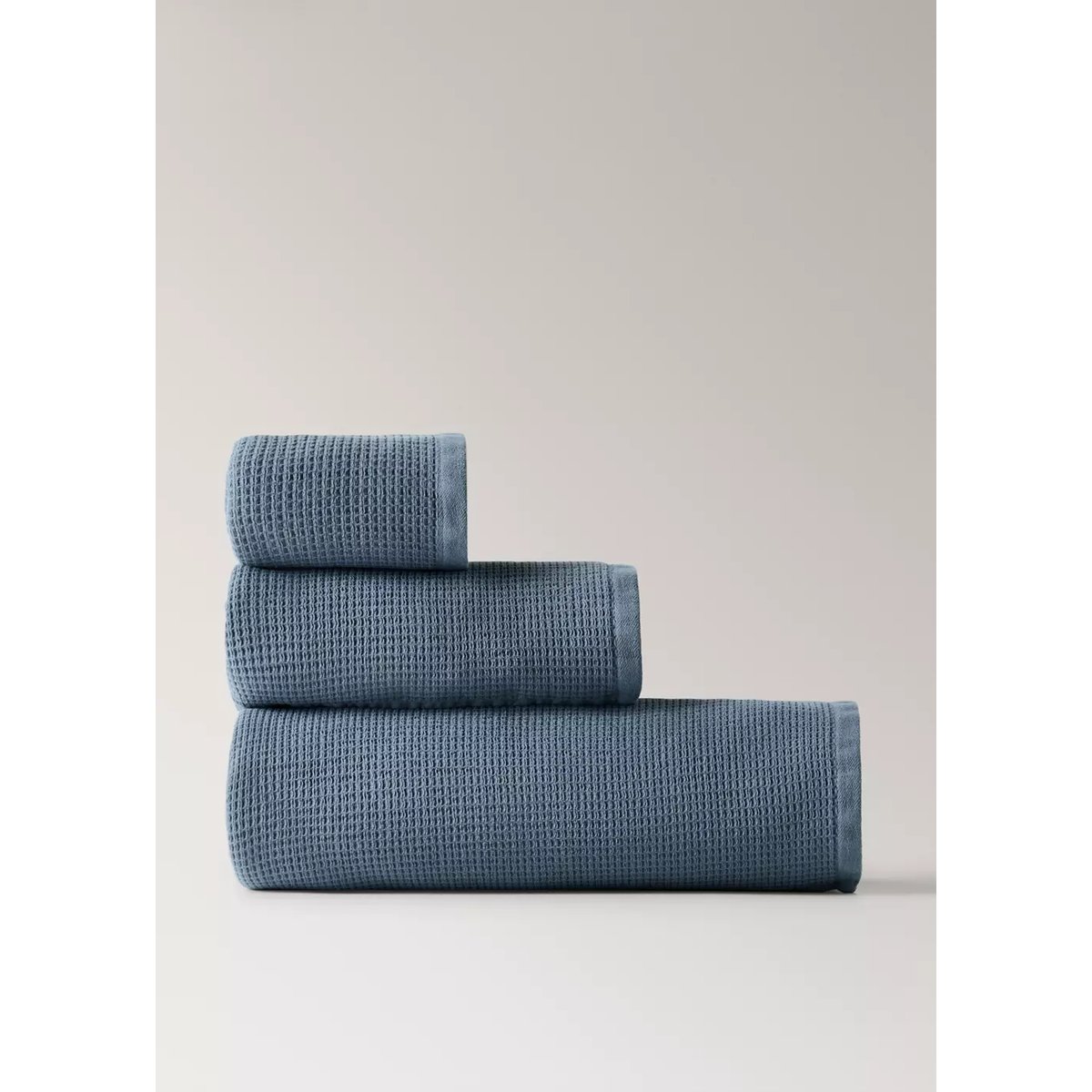 Drap de bain en coton réversible bleu indigo, MANGO HOME