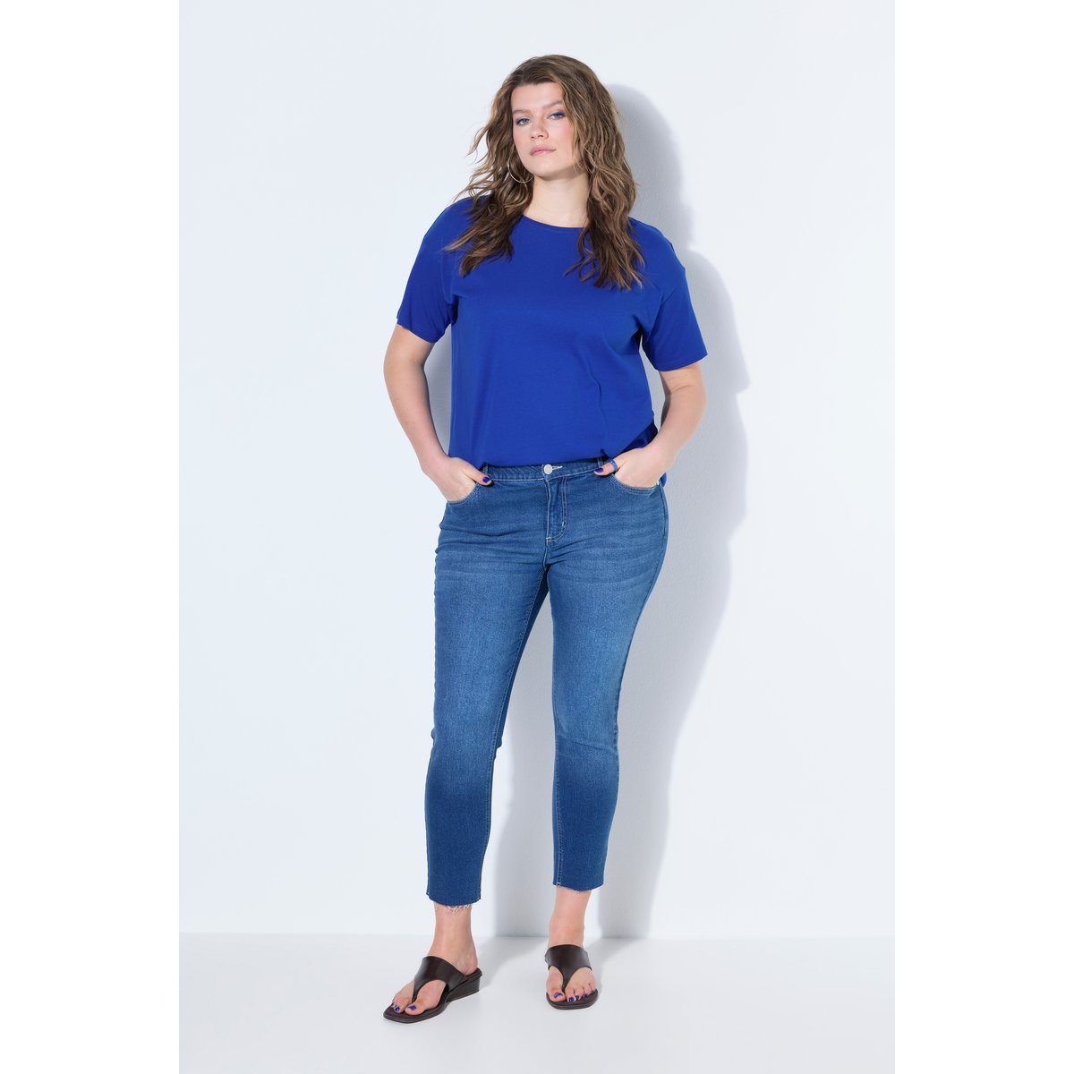 Jean court, cinq poches, base frangée bleu jean, STUDIO UNTOLD