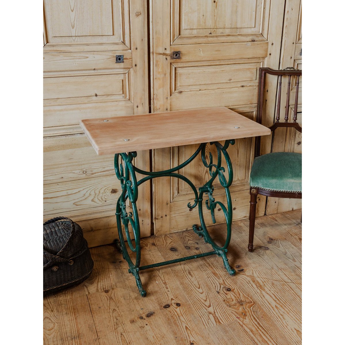Table d'appoint en bois et fer vert Francine N°945 - Bon état vert, DEBONGOUT