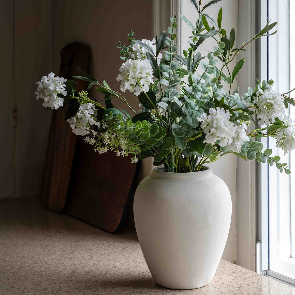 Mixed Eucalyptus & Floral Vase Arrangement green, ÉDITÉ