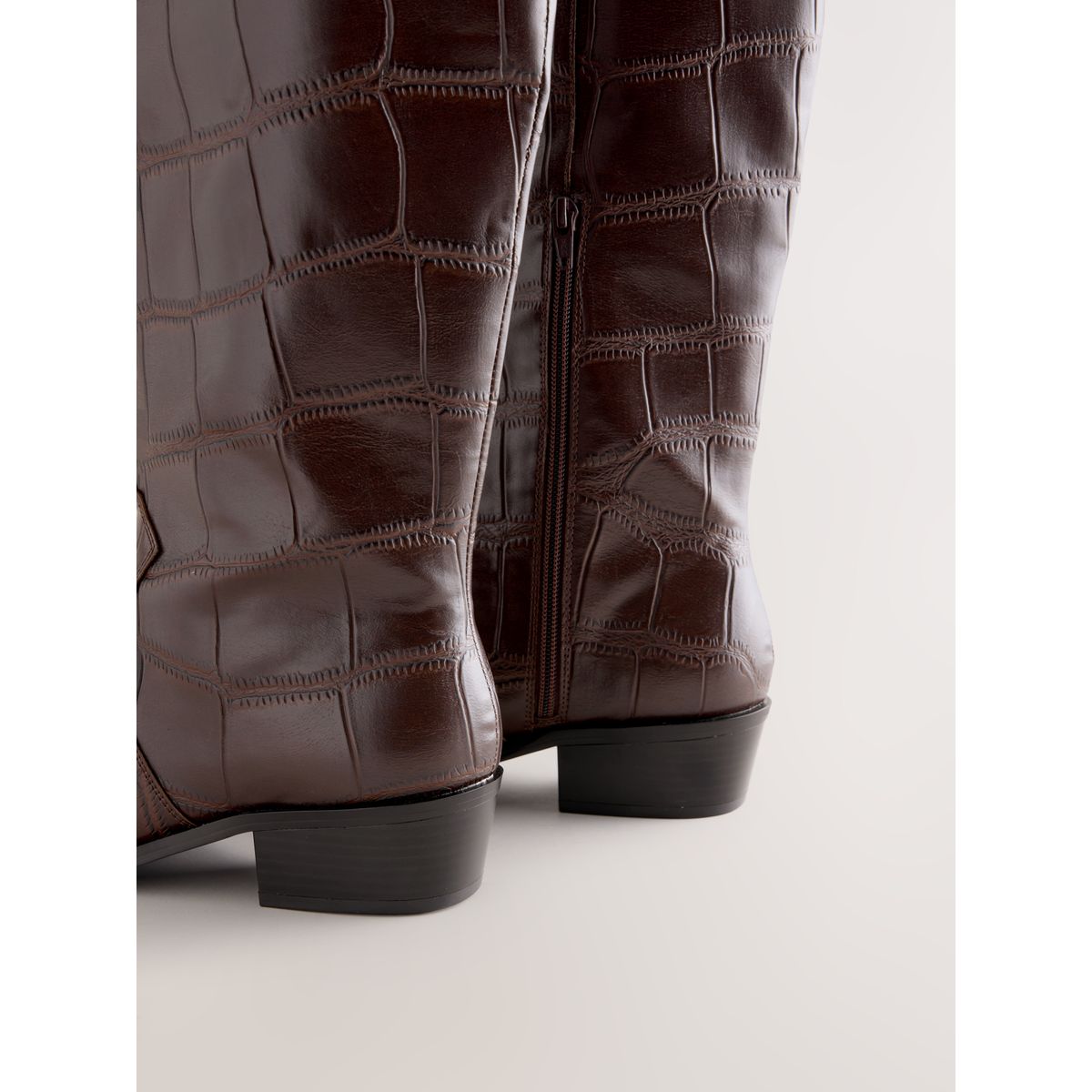Bottes à bout ciselé forever comfort® crocodile en relief marron chocolat, NEXT