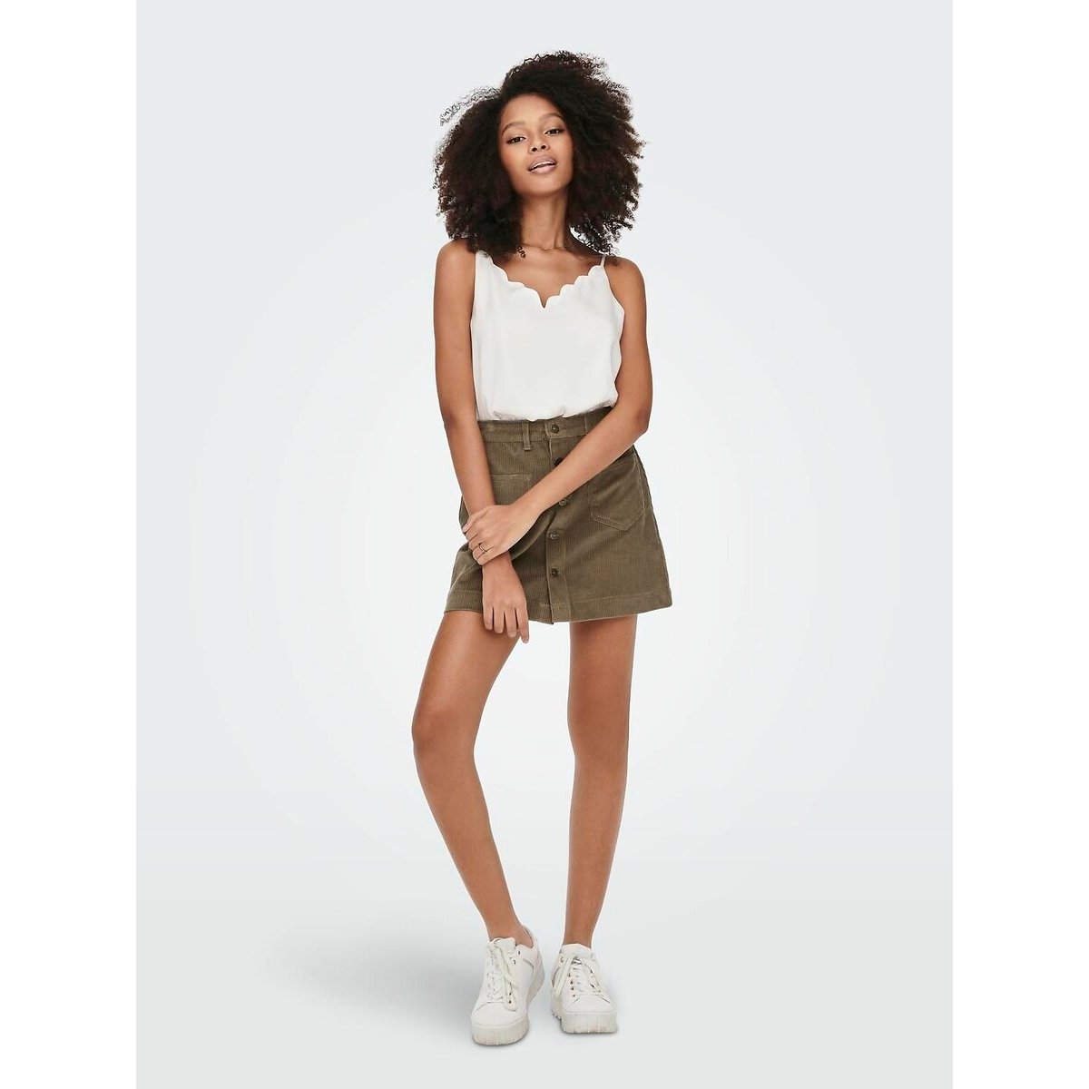 Jupe courte en velours boutonnée beige foncé, ONLY