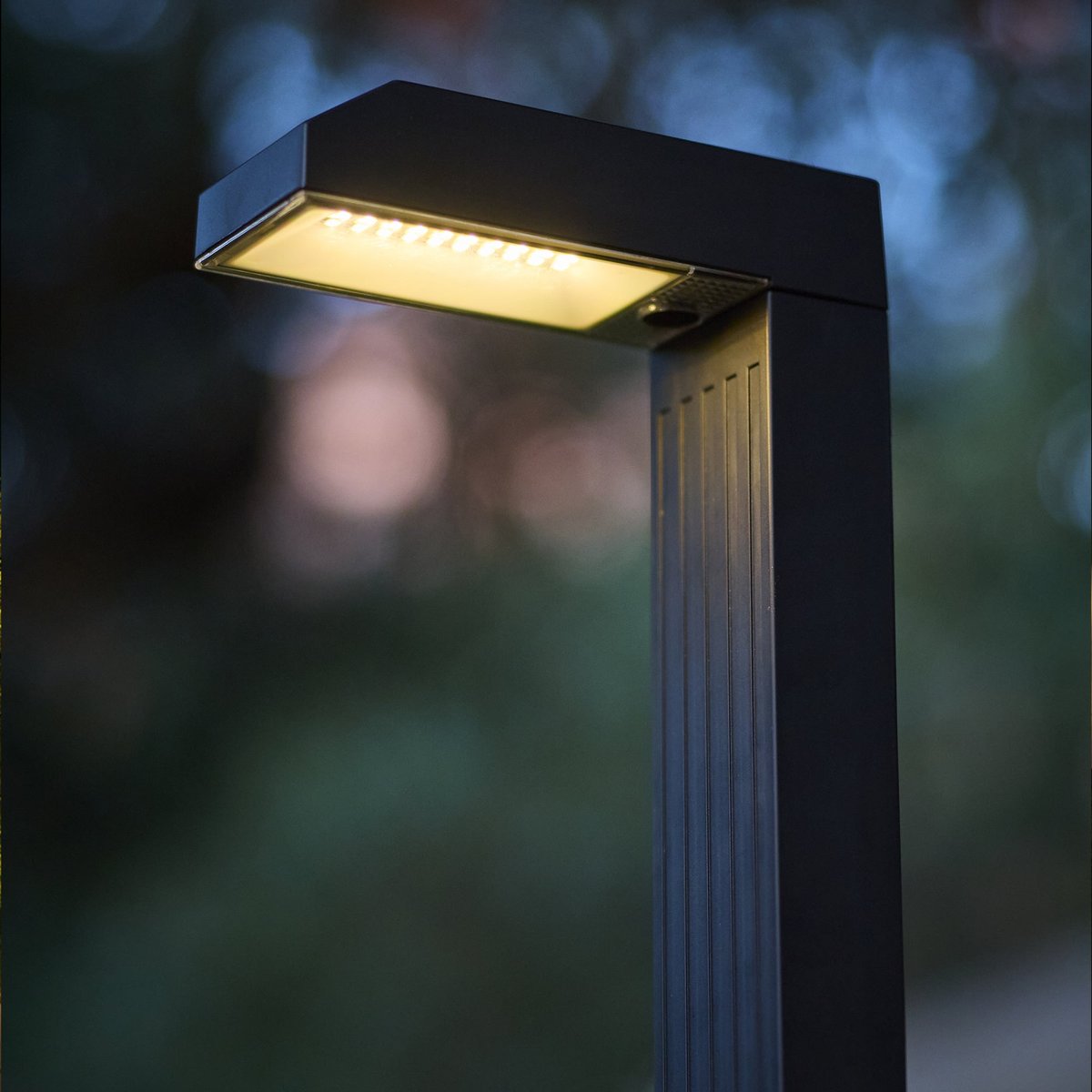 Lot de 4 Potelets solaires à piquer TORLY noir, LUMISKY