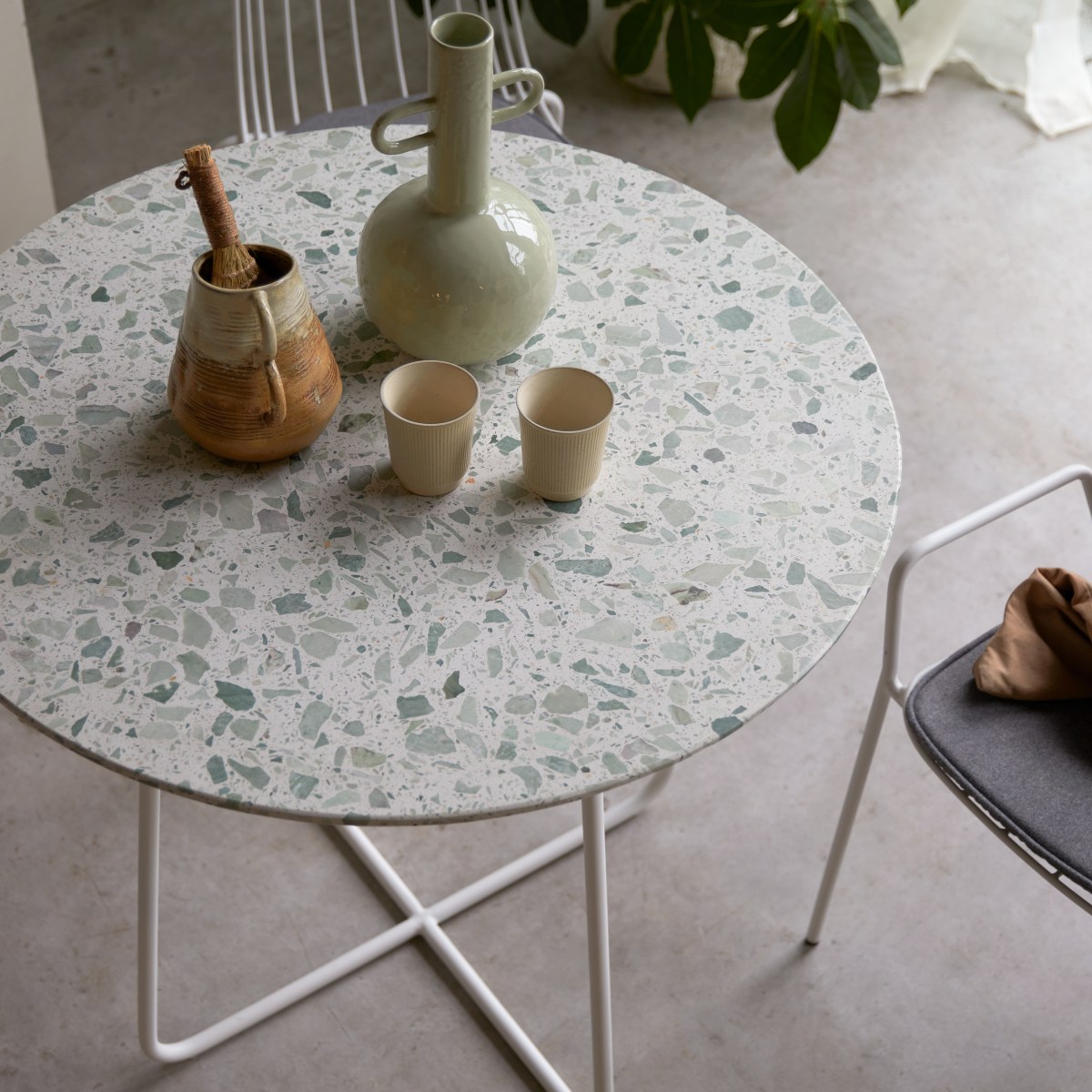 Table à manger en Terrazzo premium, ELIO vert, TIKAMOON