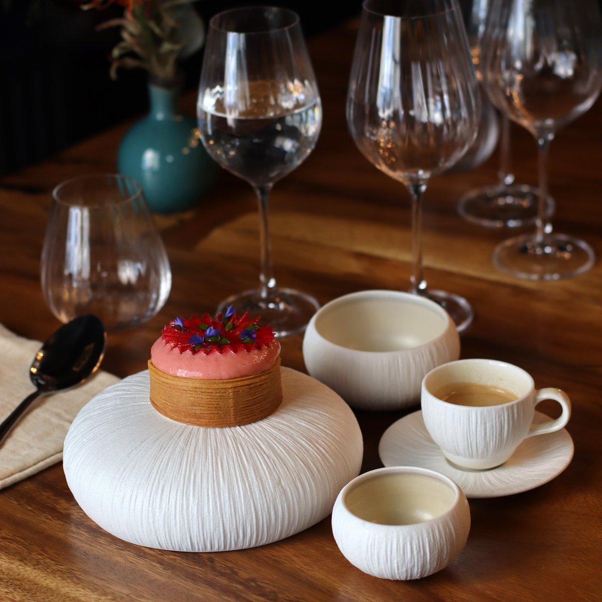 Lot de 6 tasses et soucoupes en porcelaine 9cl, URUS blanc-bleu, OGO LIVING