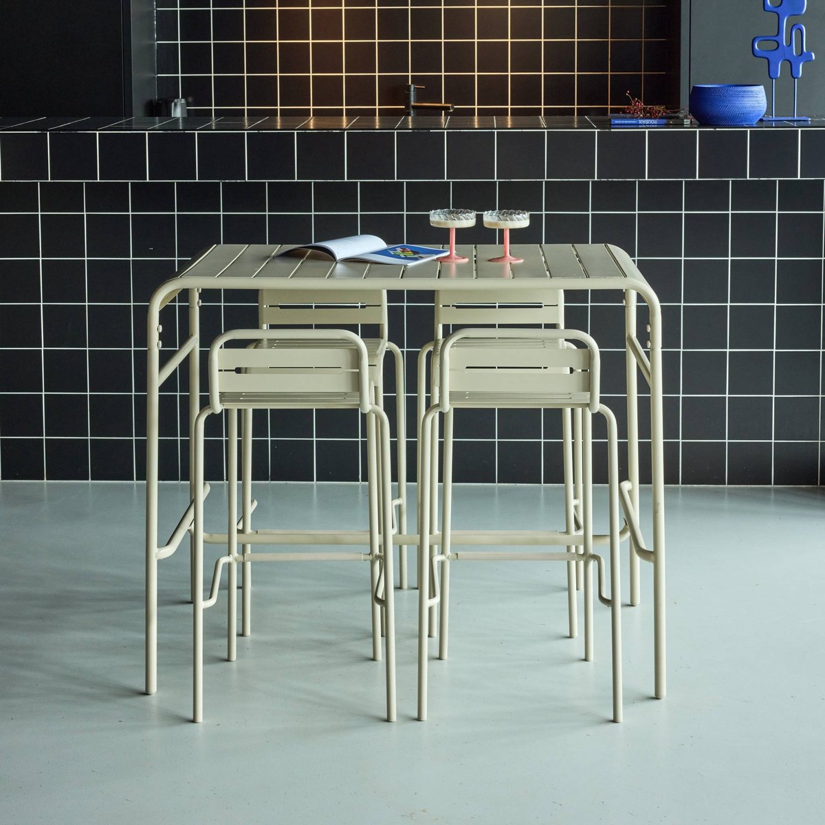 Table haute de jardin acier + 4 assises AMÉLIA beige, SWEEEK