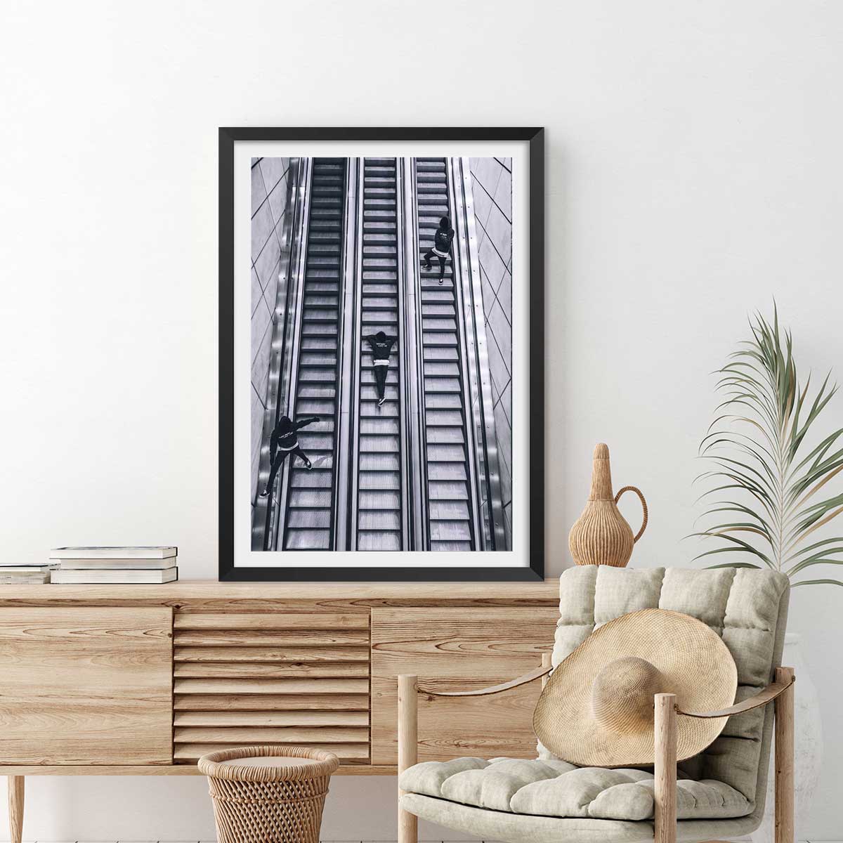 Affiche noir et blanc clic clac escalators affiche + cadre en bois - noir, HEXOA