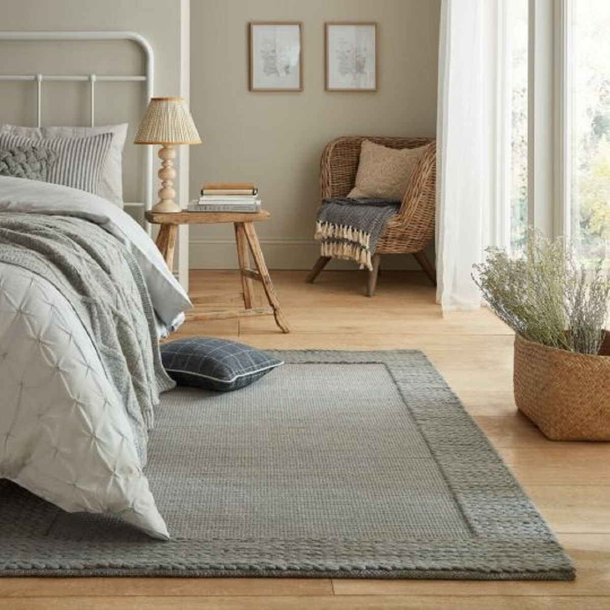 Tapis salon et chambre design tressé en laine PILAT gris, NOVATREND