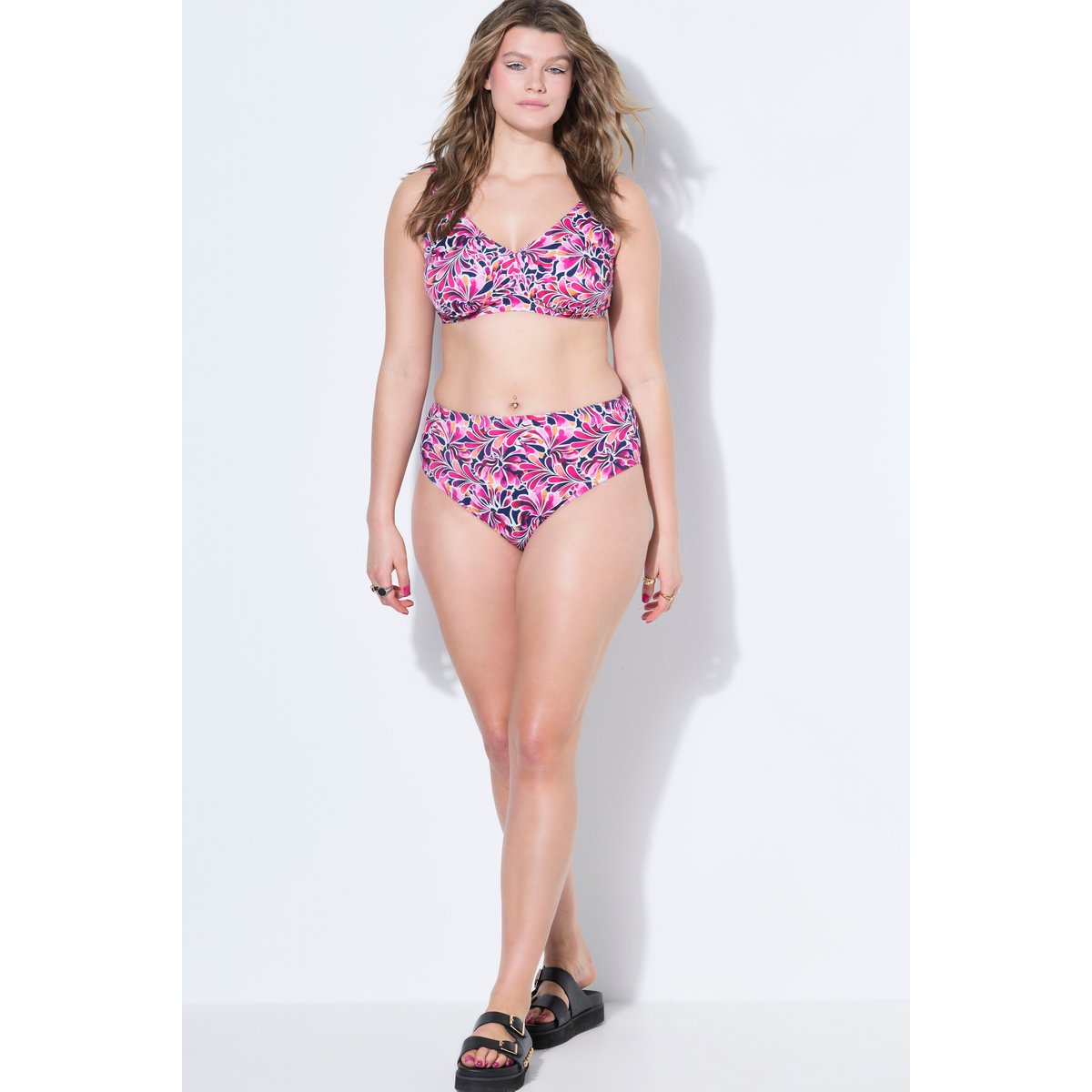 Bas de bikini fleuri, taille haute bleu foncé, STUDIO UNTOLD