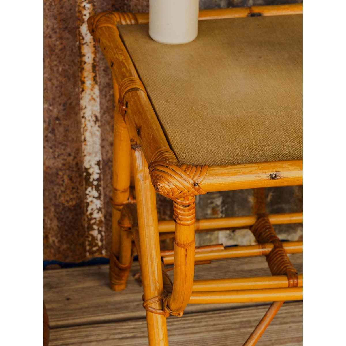 Table basse avec porte-revues en rotin Léonie N°1605 - Bon état bois clair, DEBONGOUT