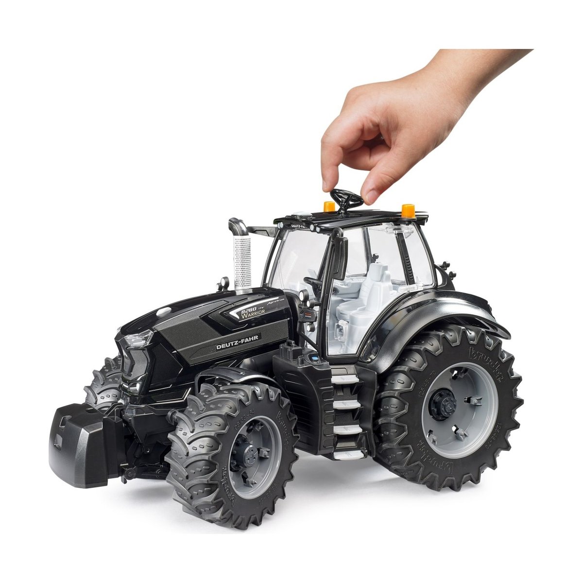 Tracteur DEUTZ-FAHR 8280 TTV Warrior noir, BRUDER