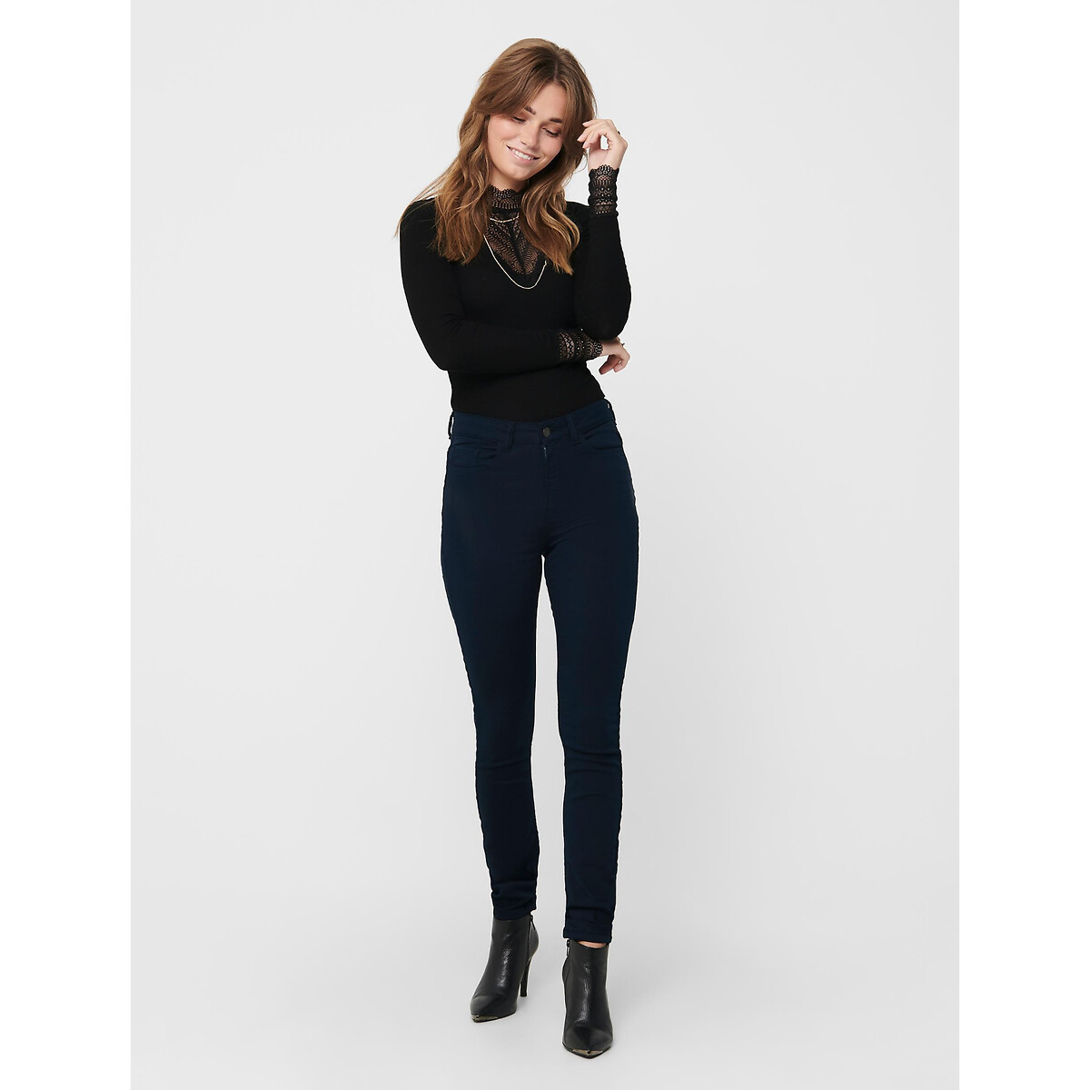Tshirt manches longues, col en dentelle noir, ONLY