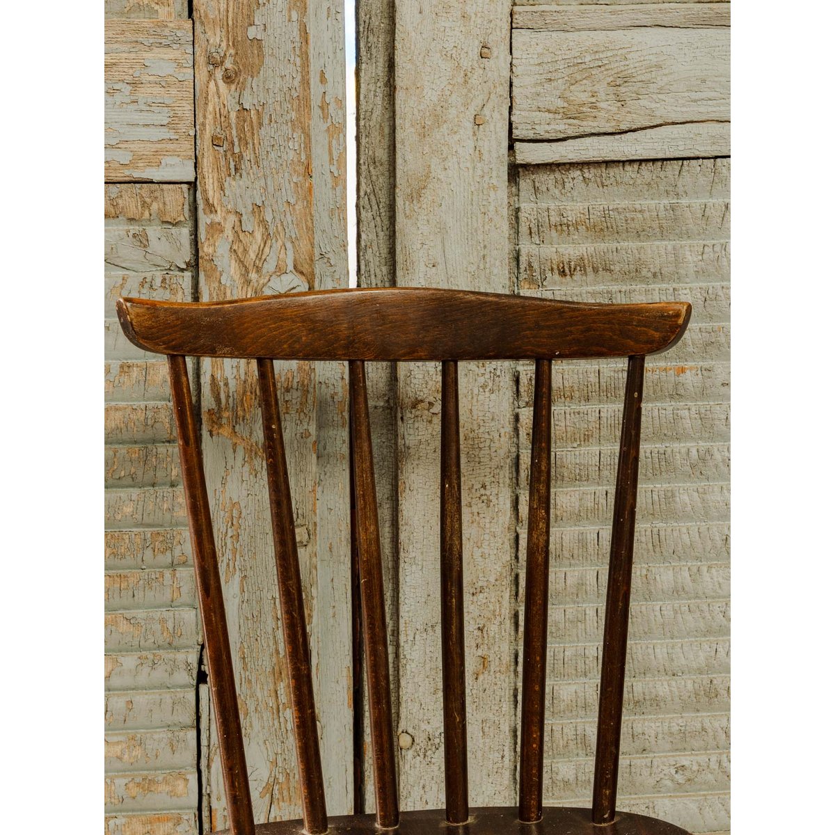 Lot de 3 chaises en bois Claude N°1566 - Bon état bois foncé, DEBONGOUT