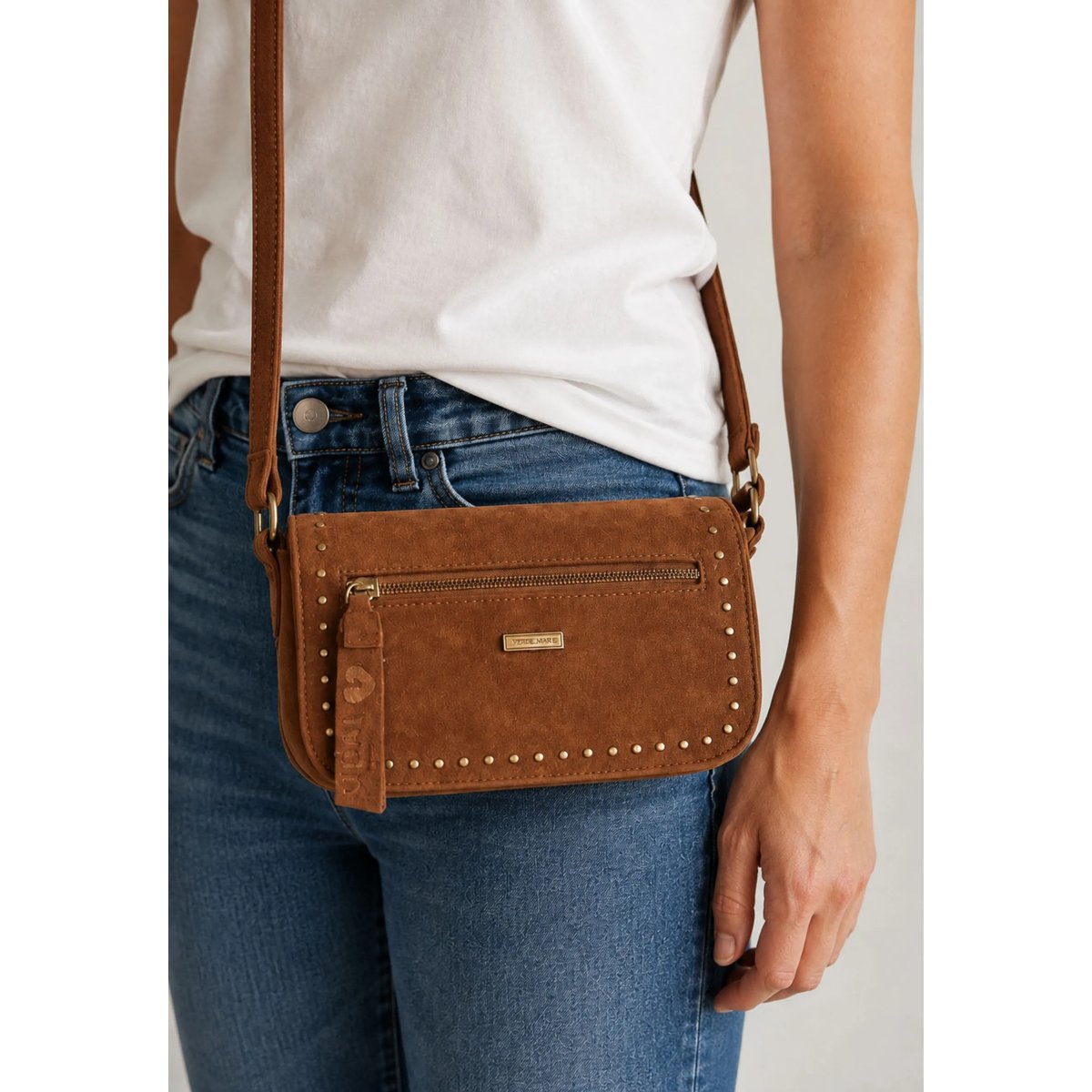 Sac bandoulière arca femme en suédine à détails cloutés ARCA camel, DEELUXE