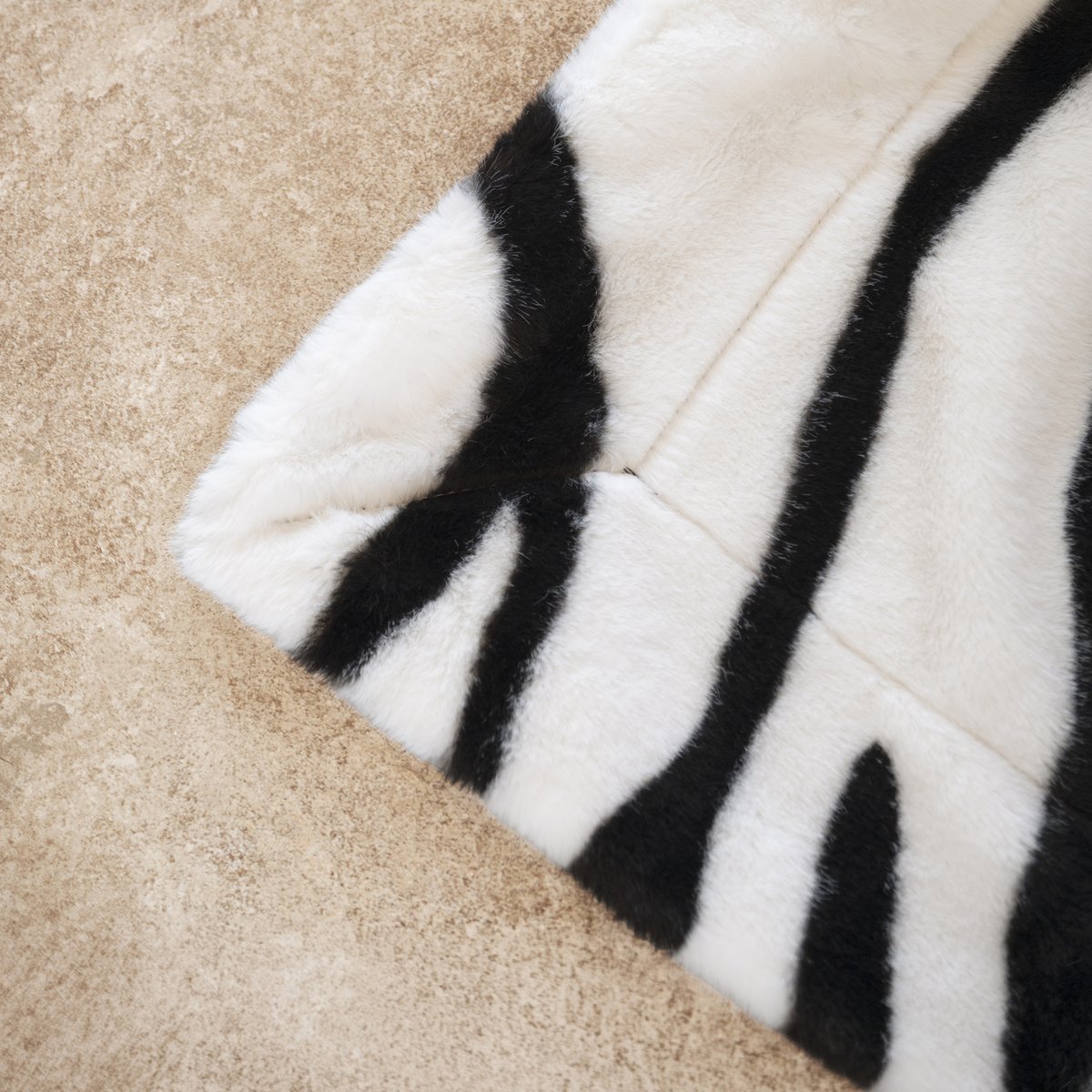 Plaid doux à motif zèbre avec dos en velours - QABANE noir, HOME MAISON