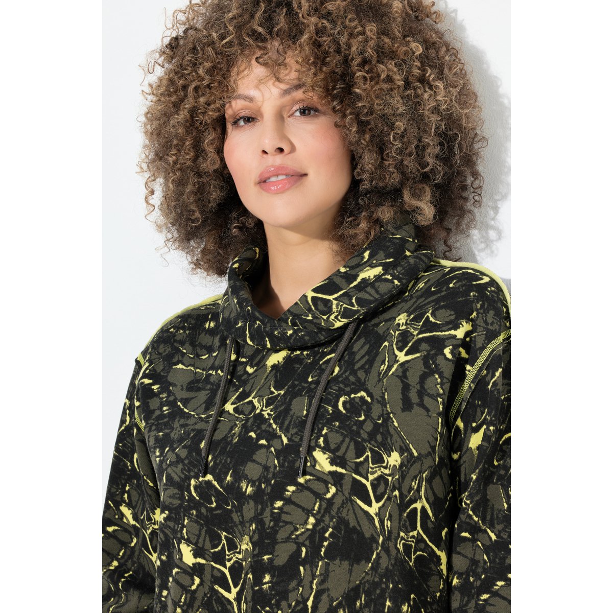 Sweat-shirt à col montant et manches longues gris olive, ULLA POPKEN