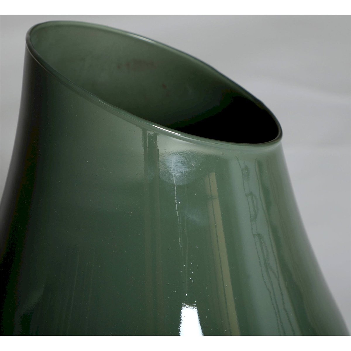 Vase en verre organique de style contemporain vert intense translucide, RECOLLECTION