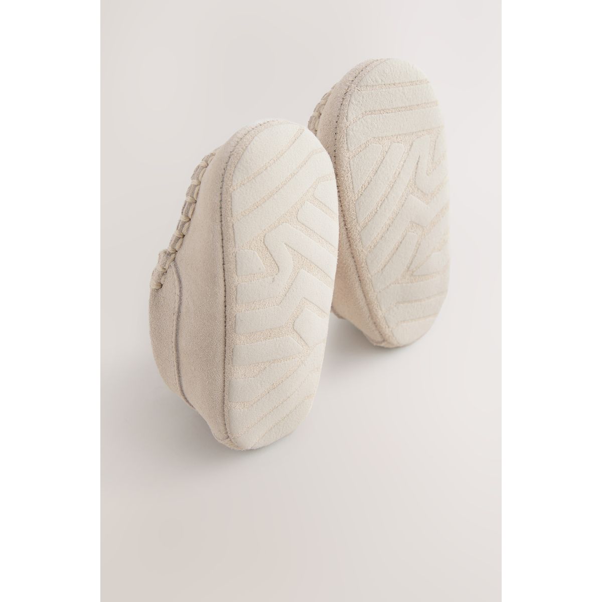 Chaussures en daim pour bébé mocassin neutre, NEXT
