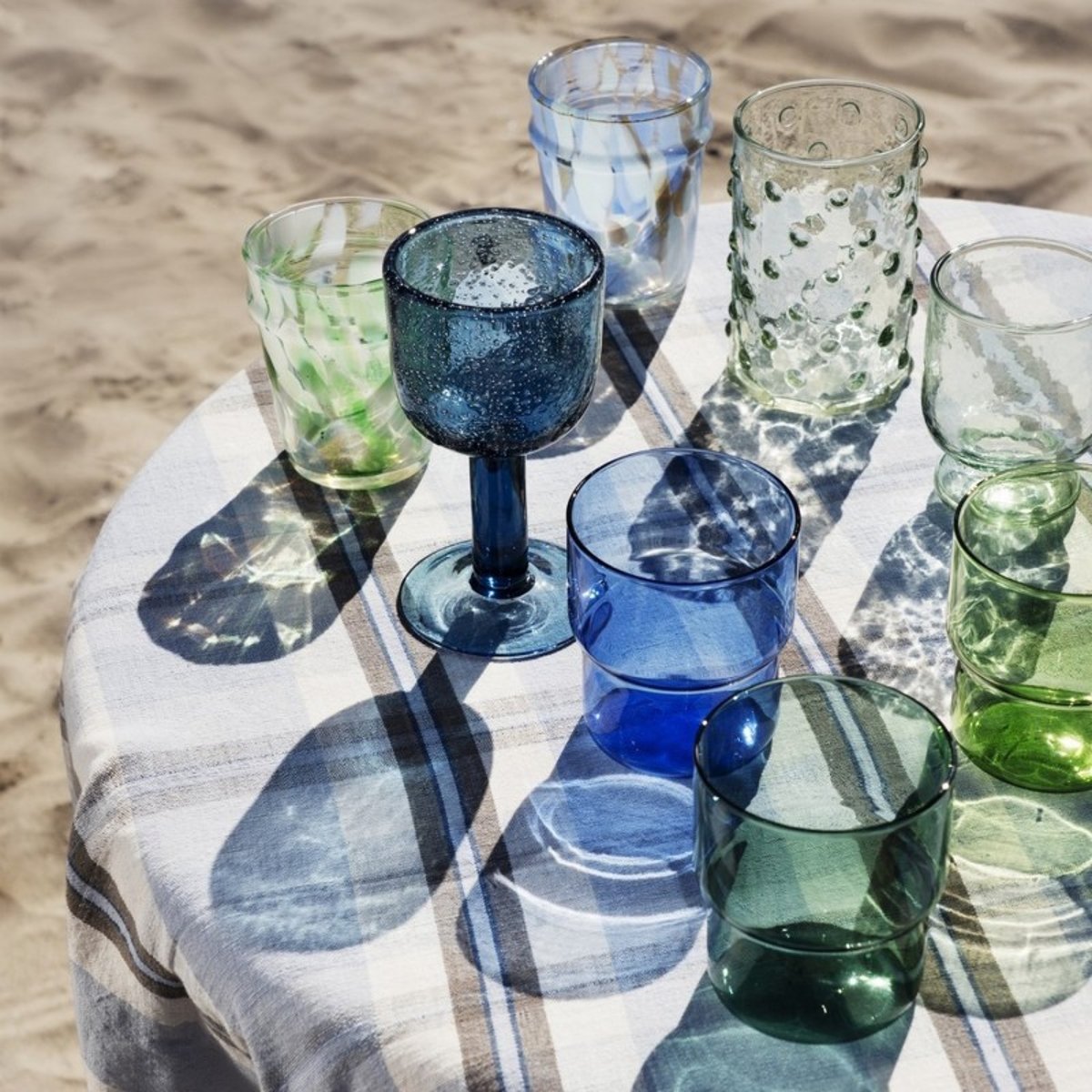 Verre à eau texturé à pois vert anis, MADAM STOLTZ
