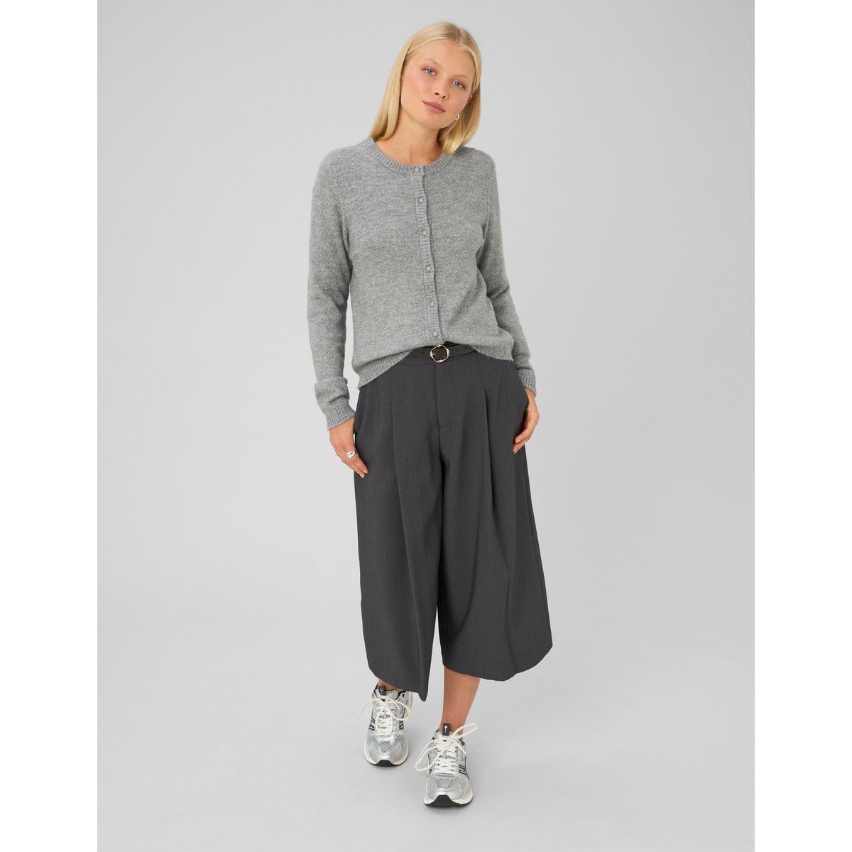 Gilet col rond boutonné gris, BZB