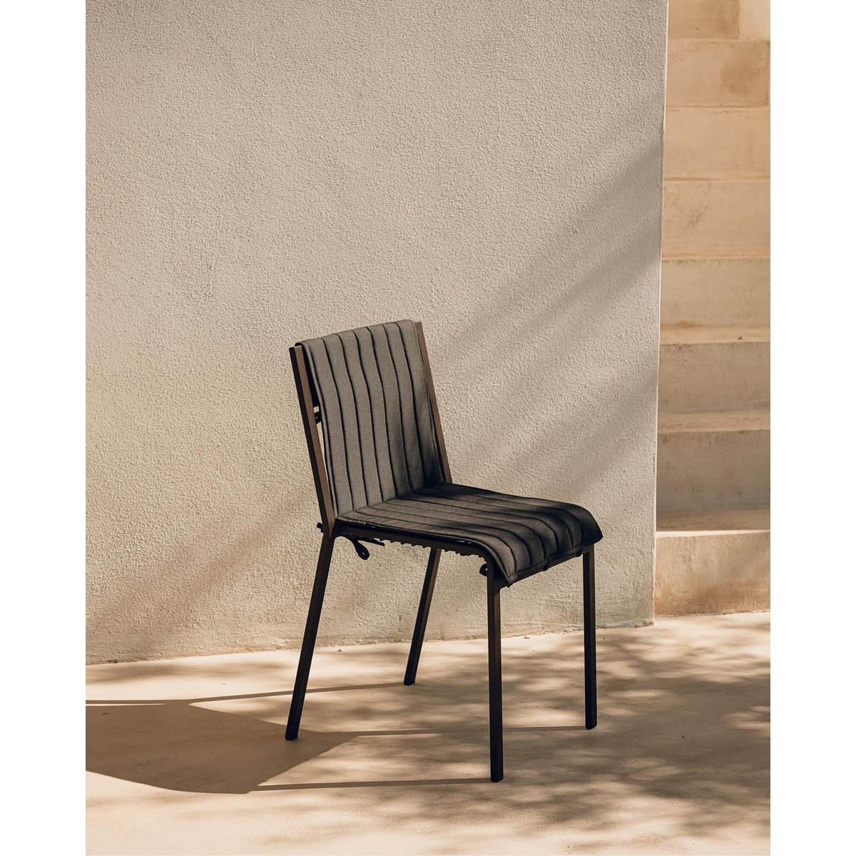 Chaise Oto - métal extérieur, légère et durable vert forêt, marron cacao, NOO.MA