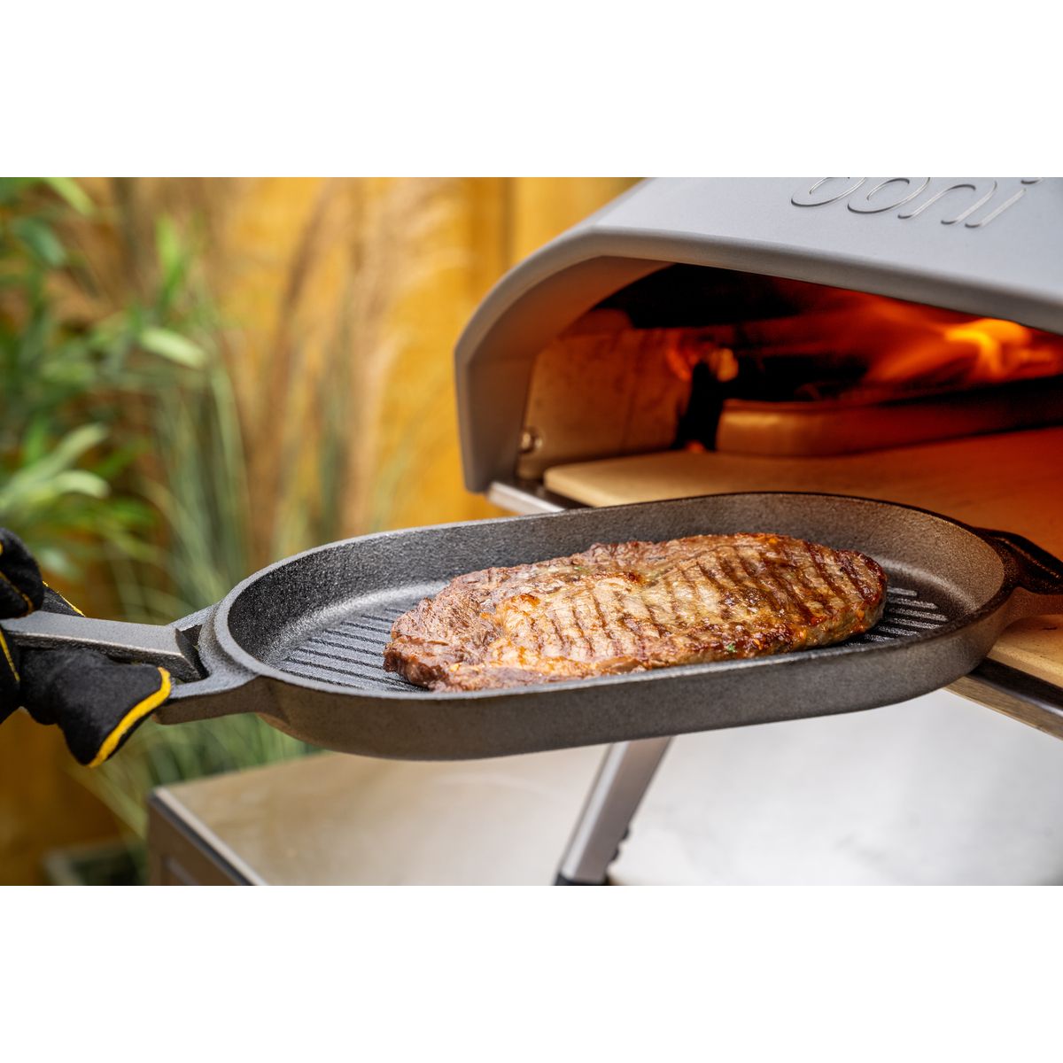 Grille de cuisson en fonte Grizzler couleur unique, OONI
