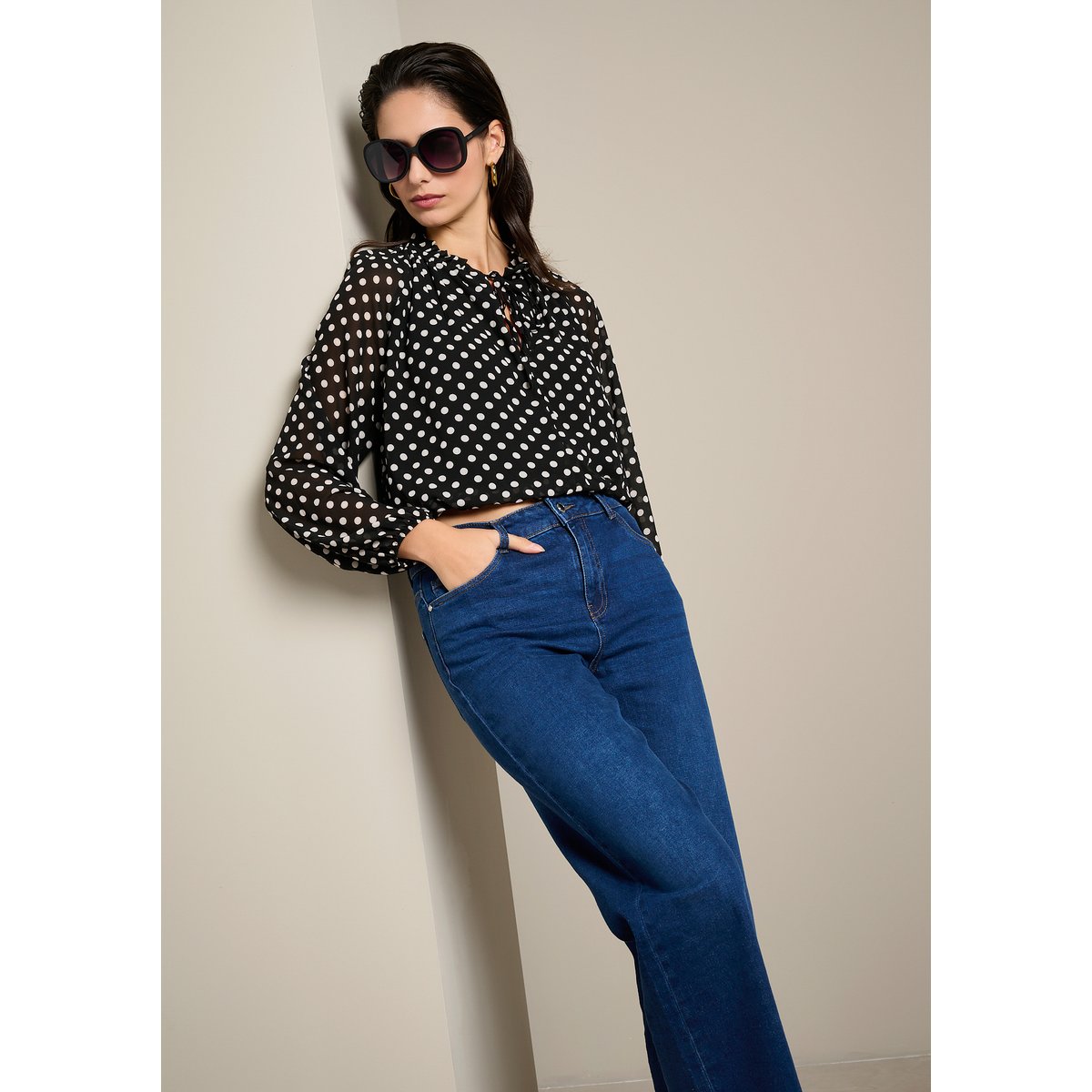 Blouse à pois col volanté noir, LOLALIZA