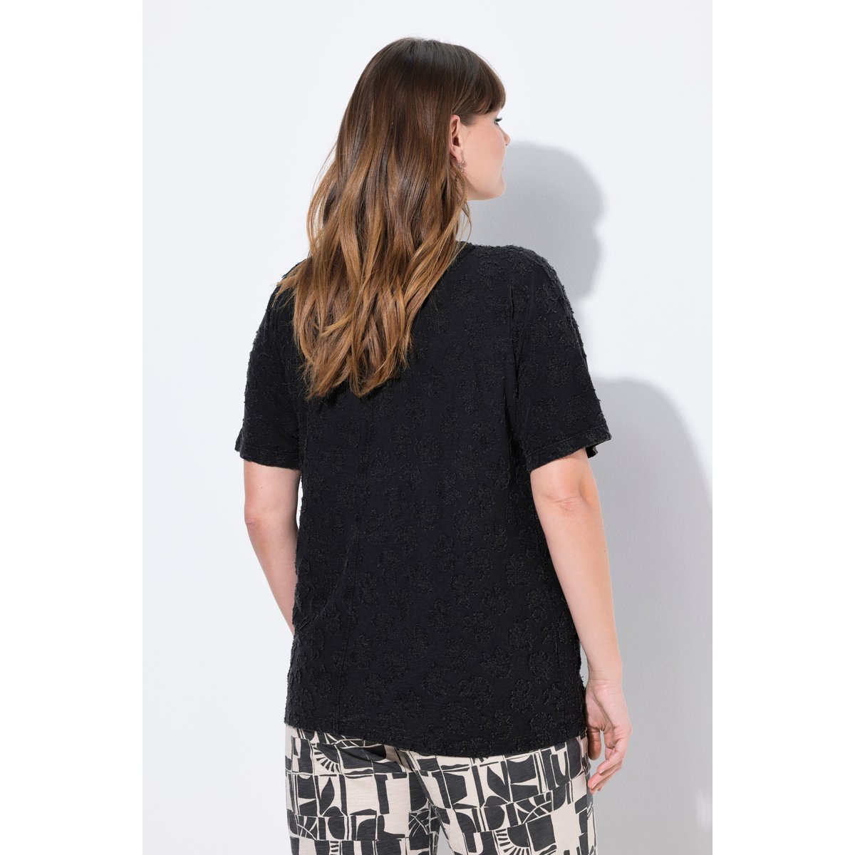 T-shirt, structure 3D, col rond noir, ULLA POPKEN